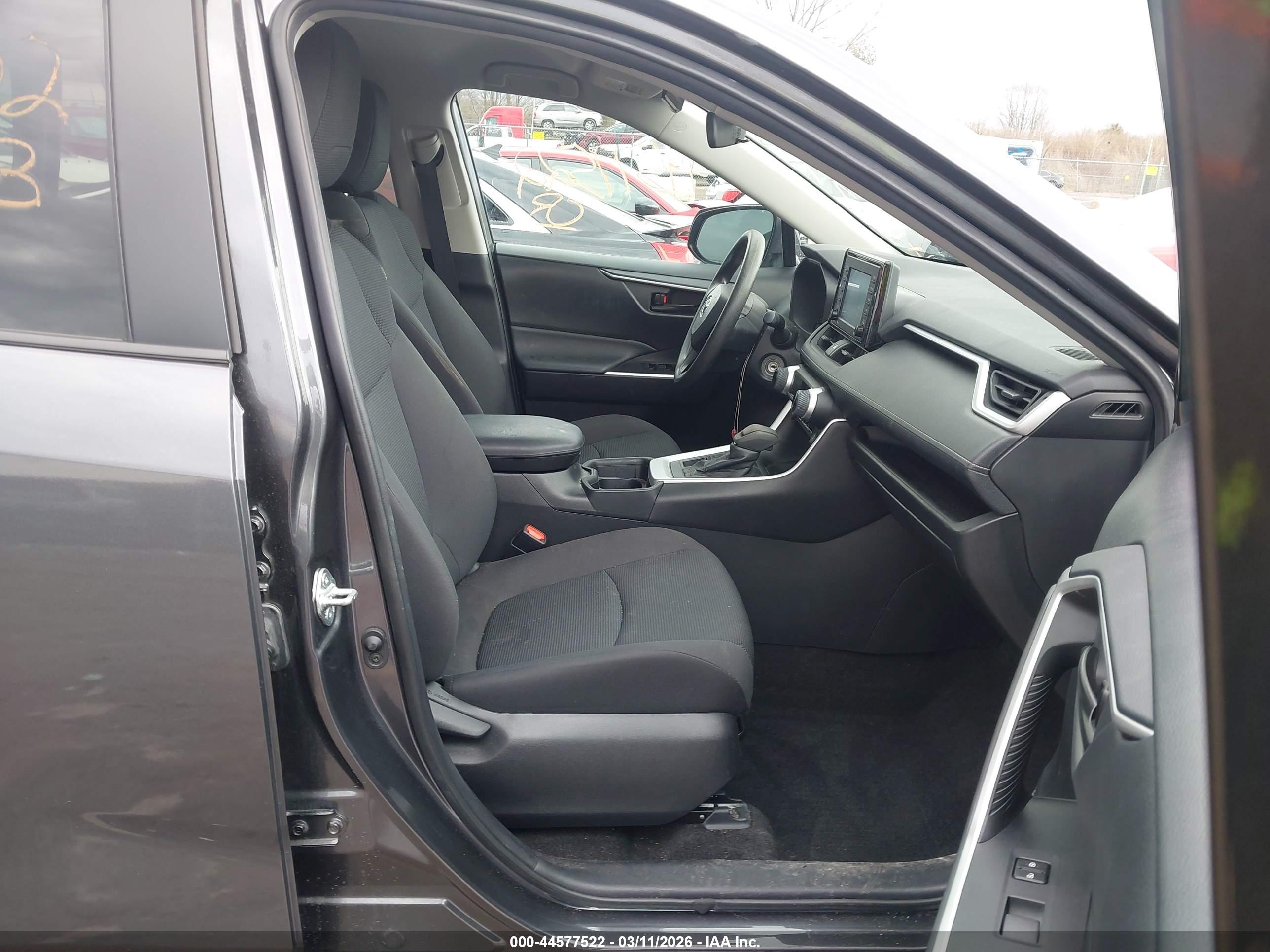 TOYOTA RAV4 image 5