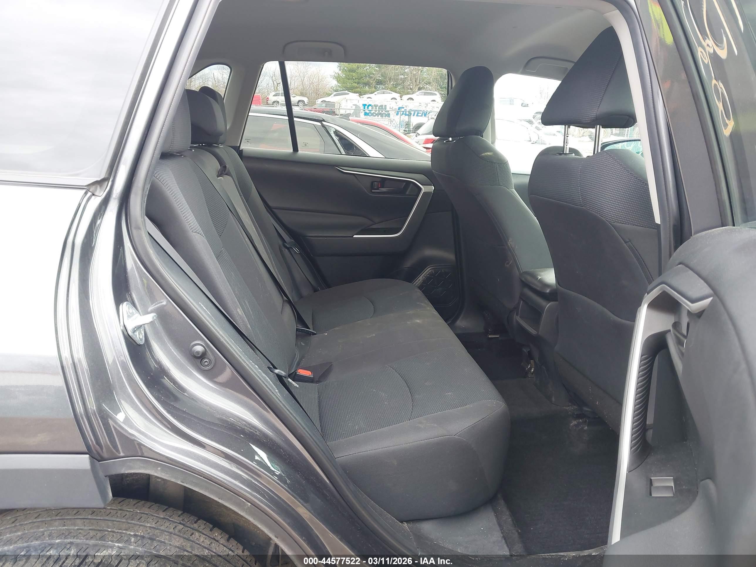 TOYOTA RAV4 image 8