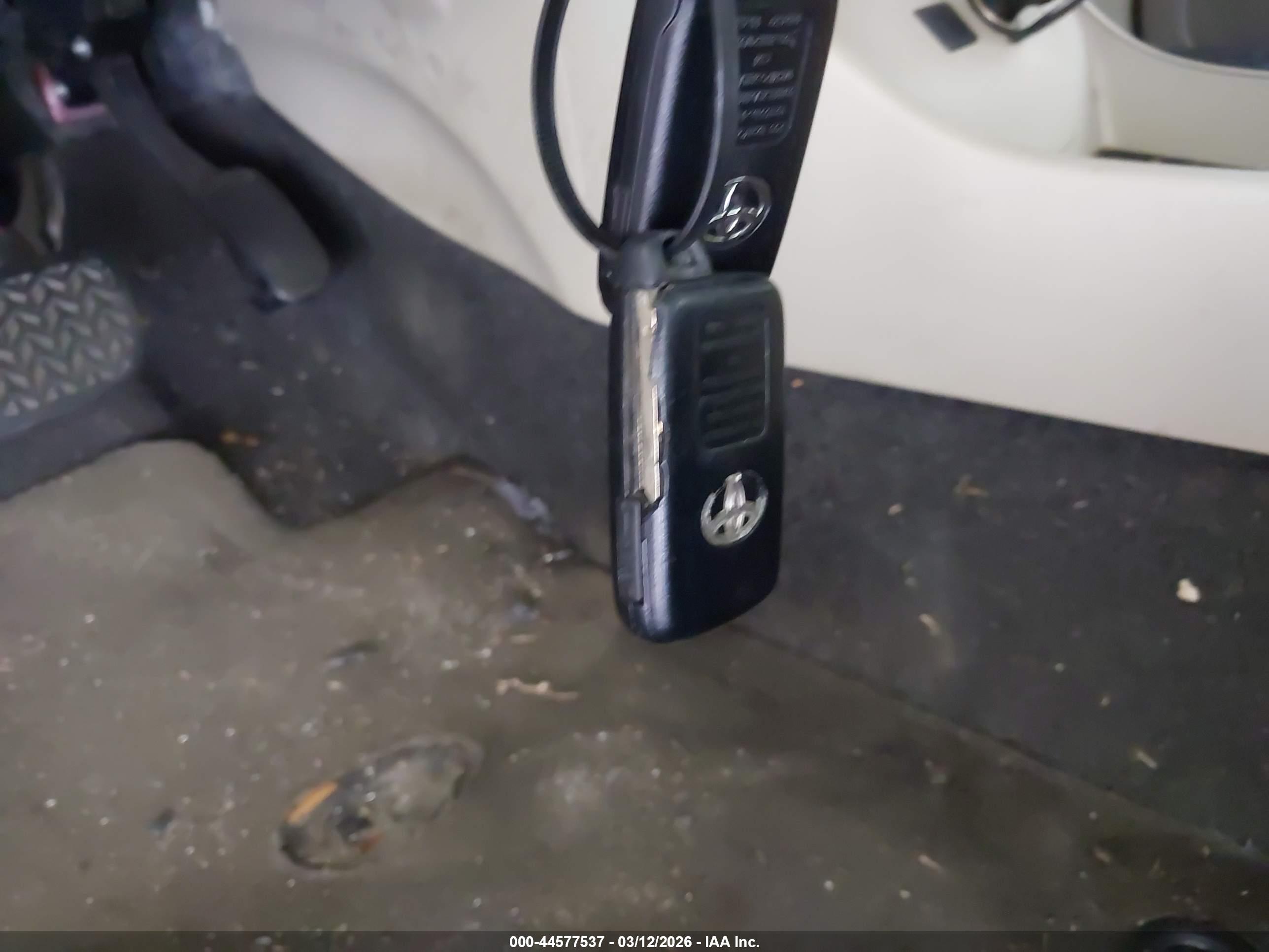 TOYOTA PRIUS image 11