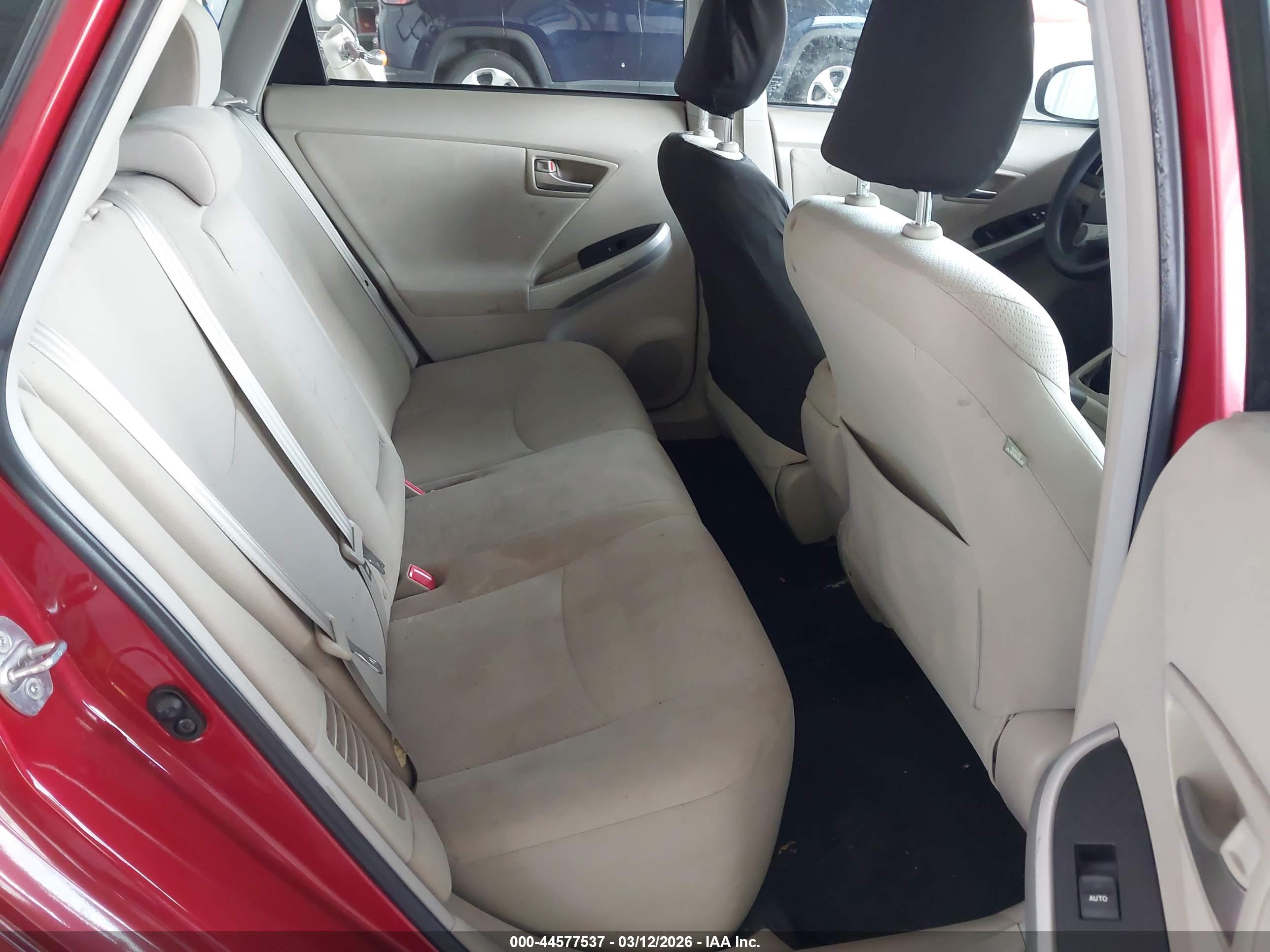 TOYOTA PRIUS image 8