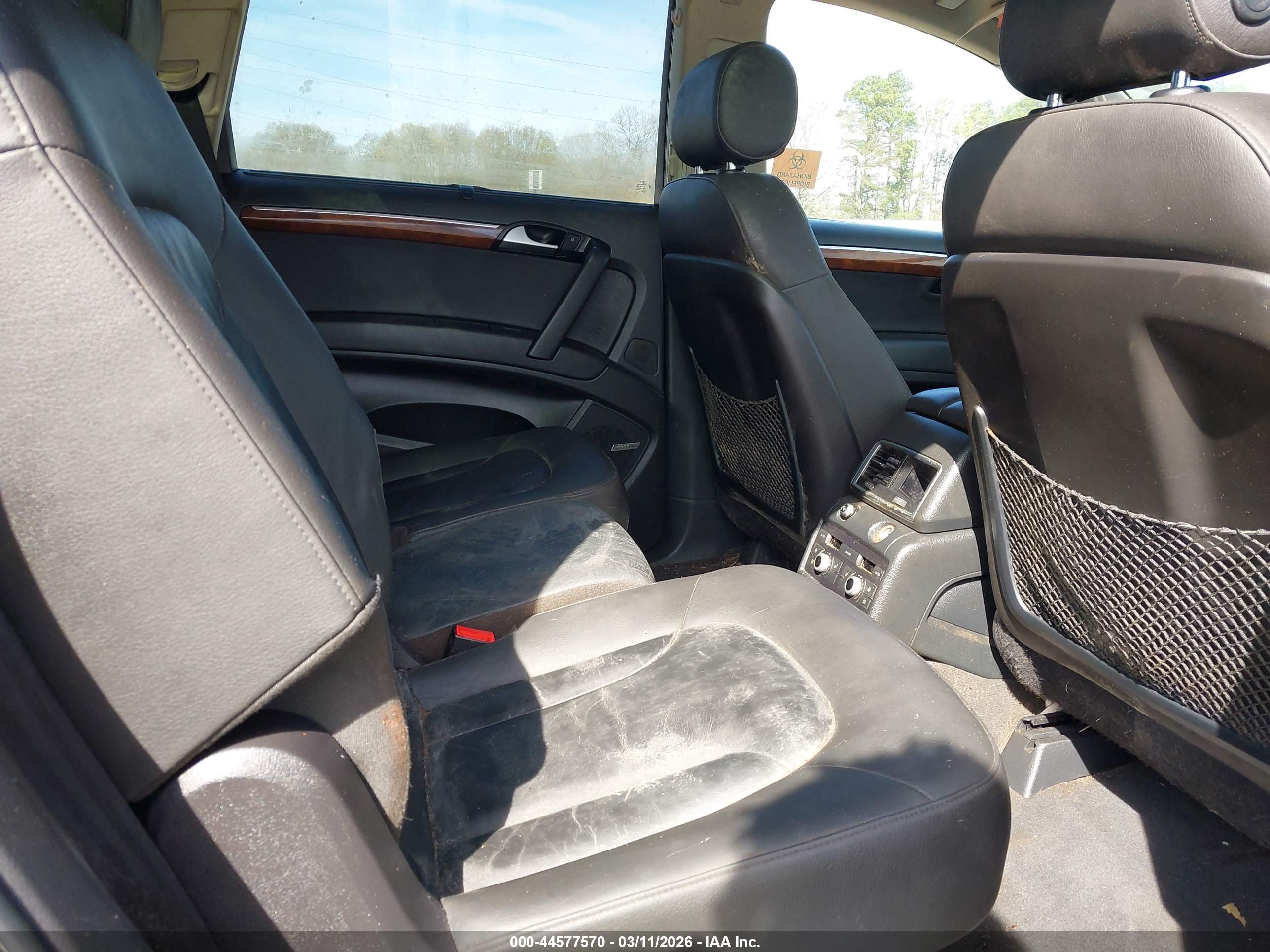 AUDI Q7 image 8