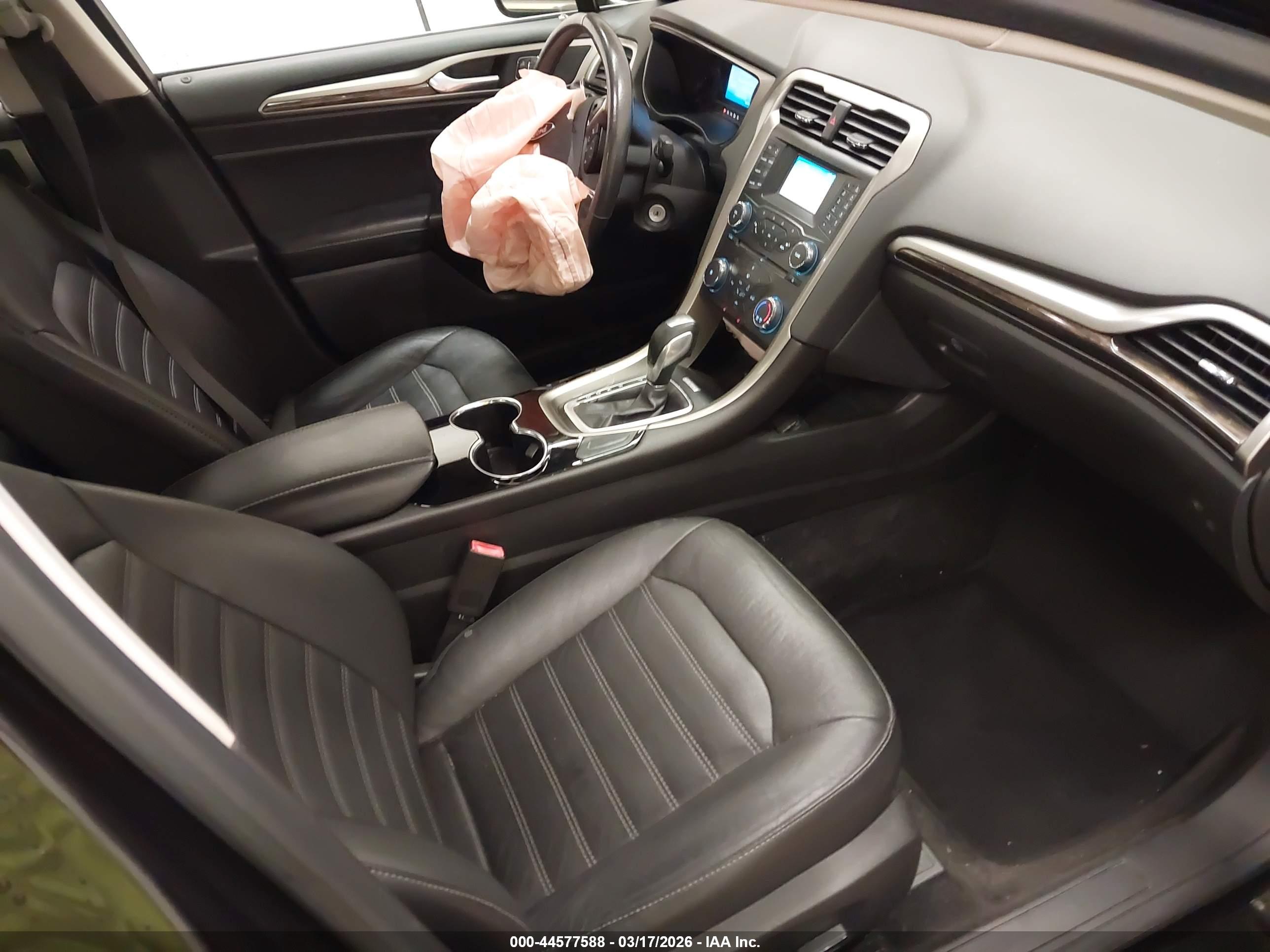 FORD FUSION image 5