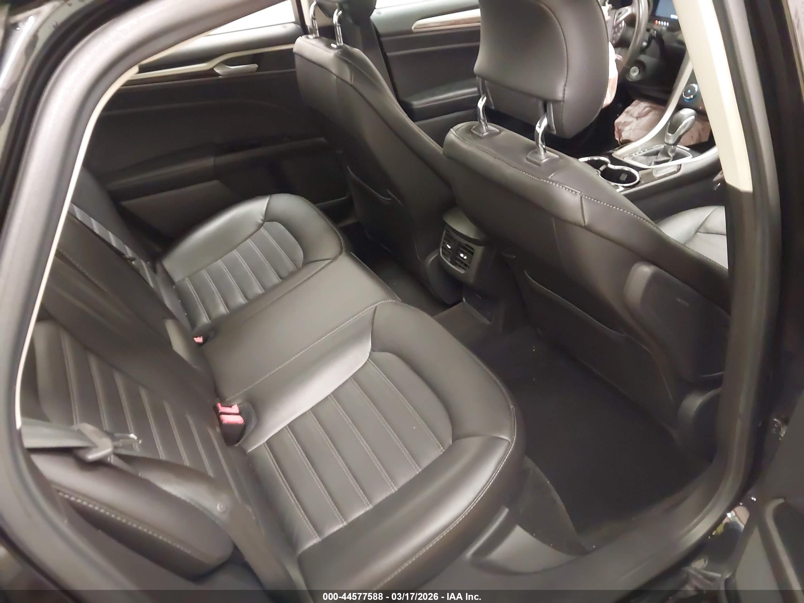 FORD FUSION image 8