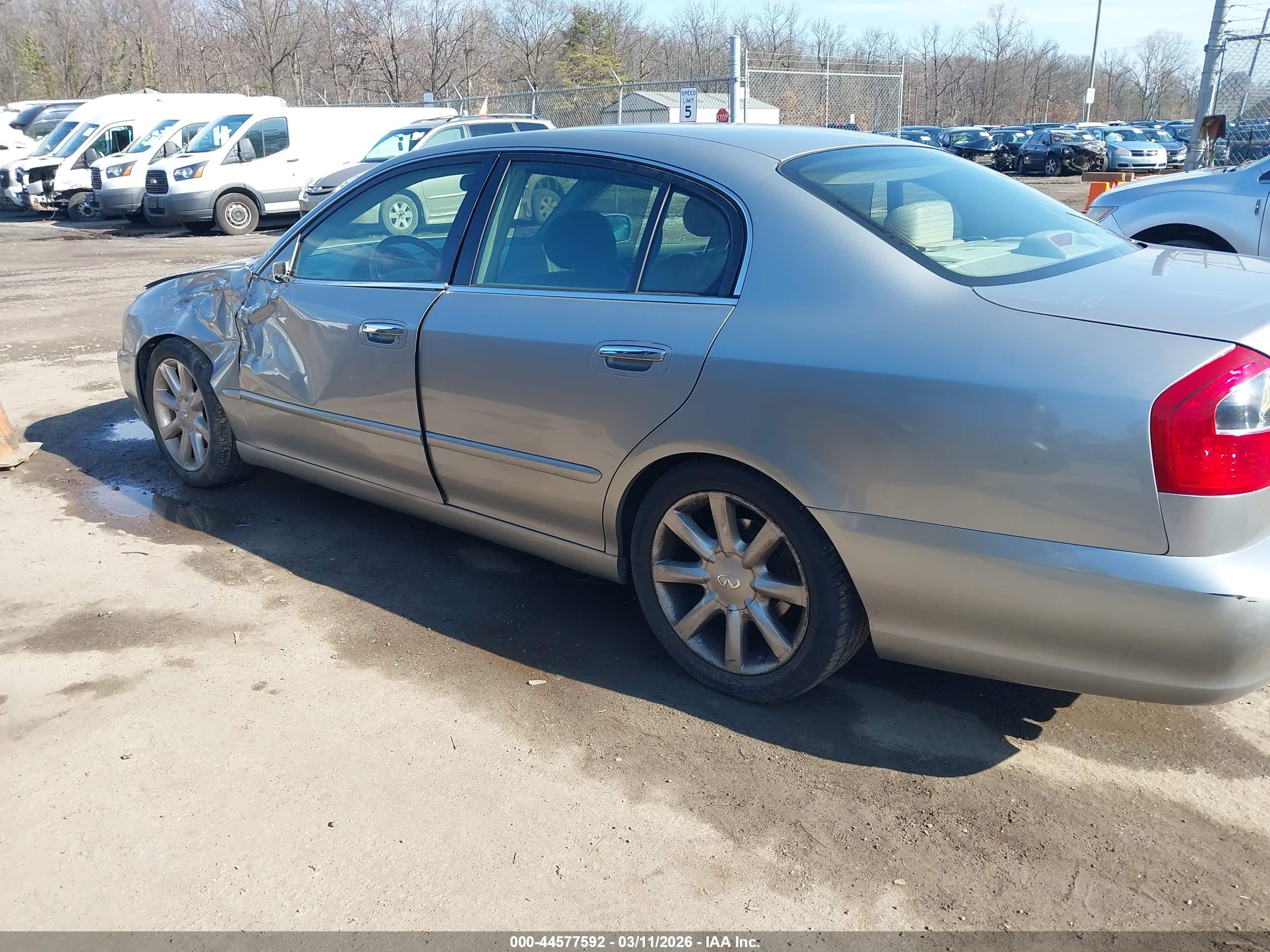 INFINITI Q45 image 3