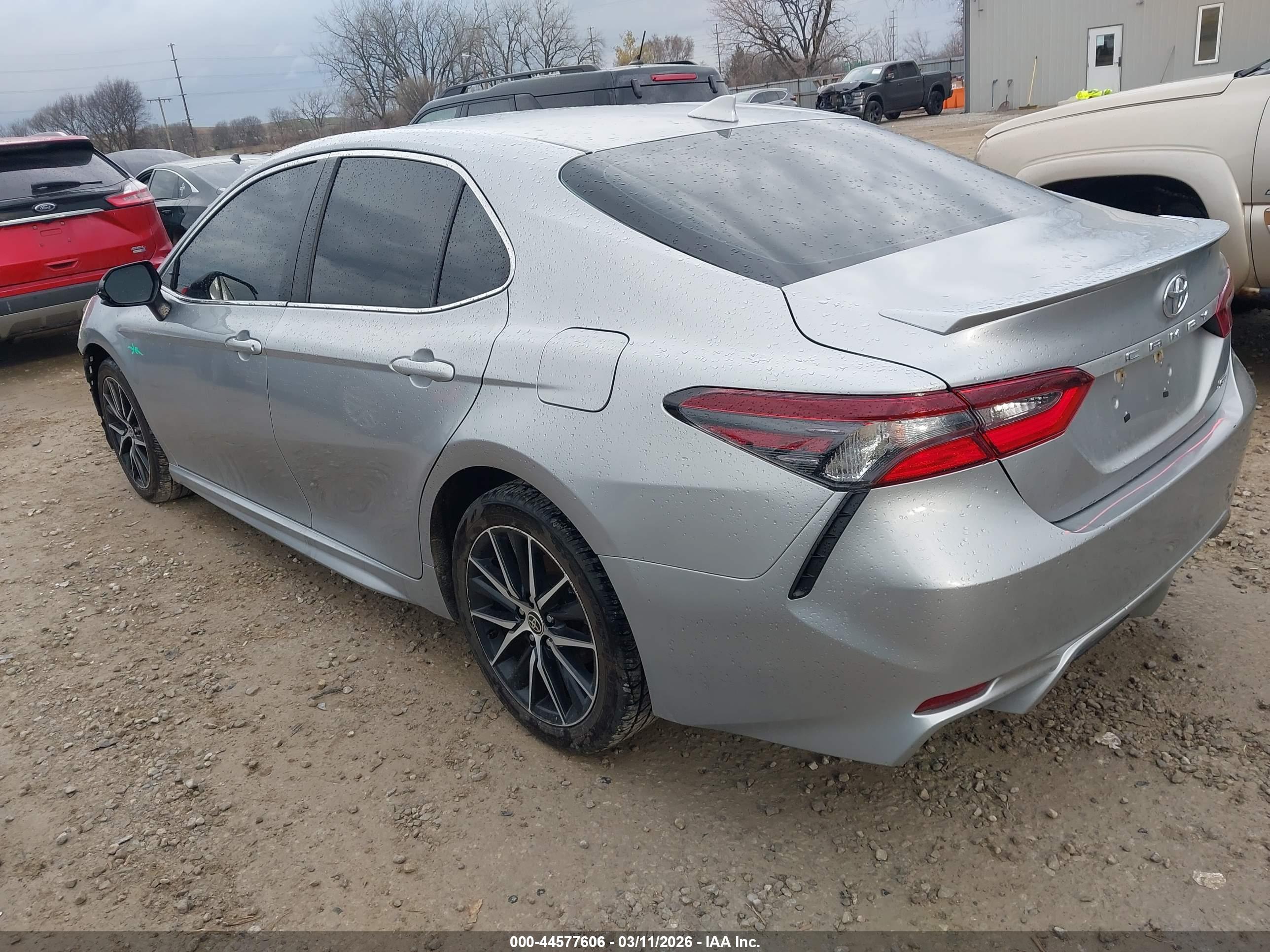 TOYOTA CAMRY image 3