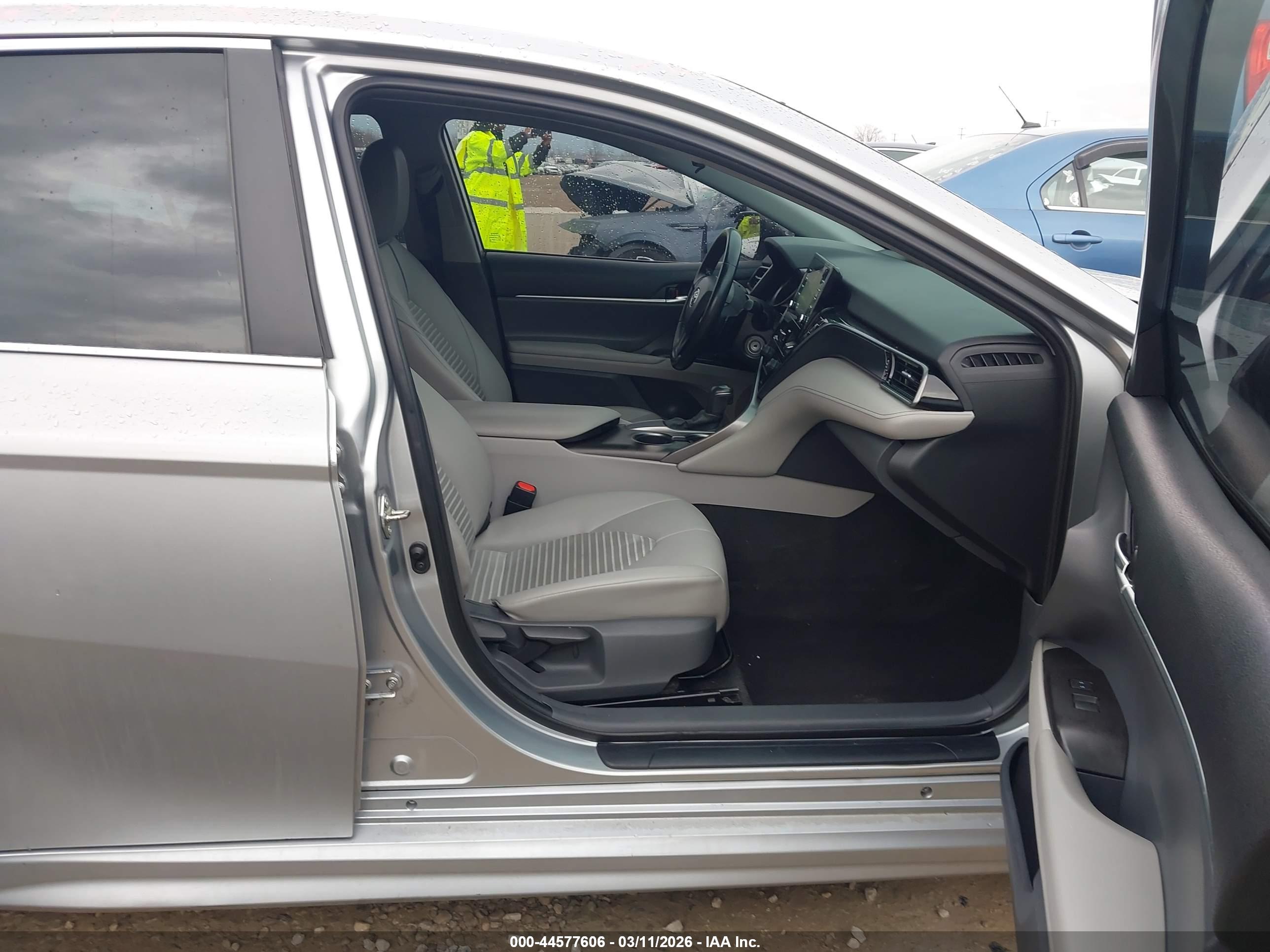 TOYOTA CAMRY image 5