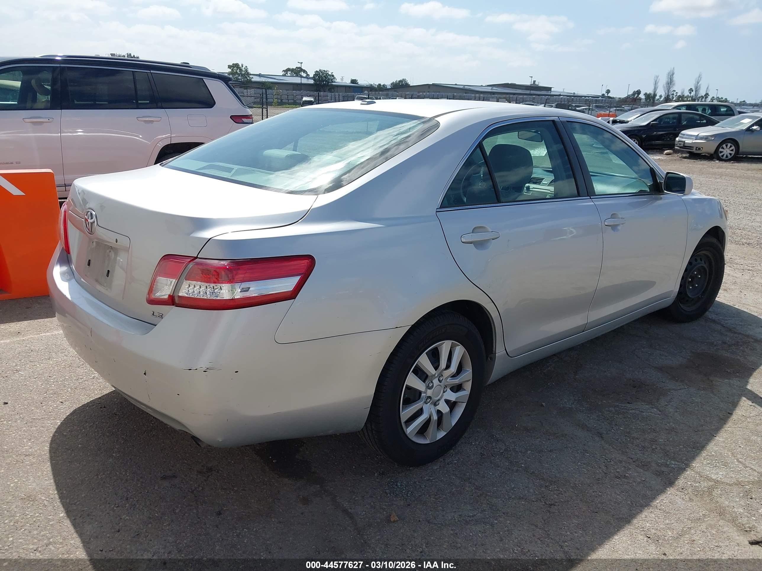 TOYOTA CAMRY image 4