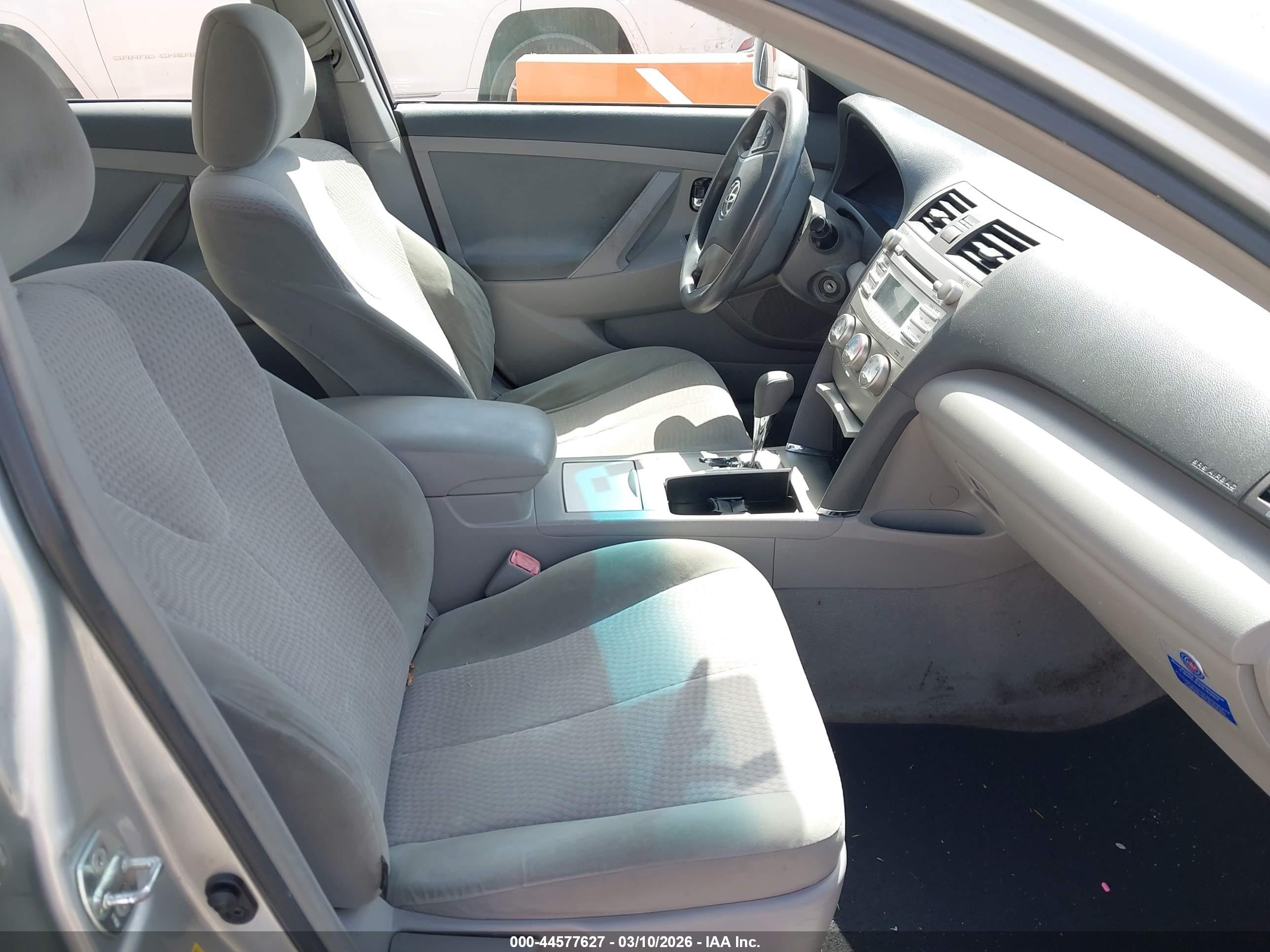 TOYOTA CAMRY image 5