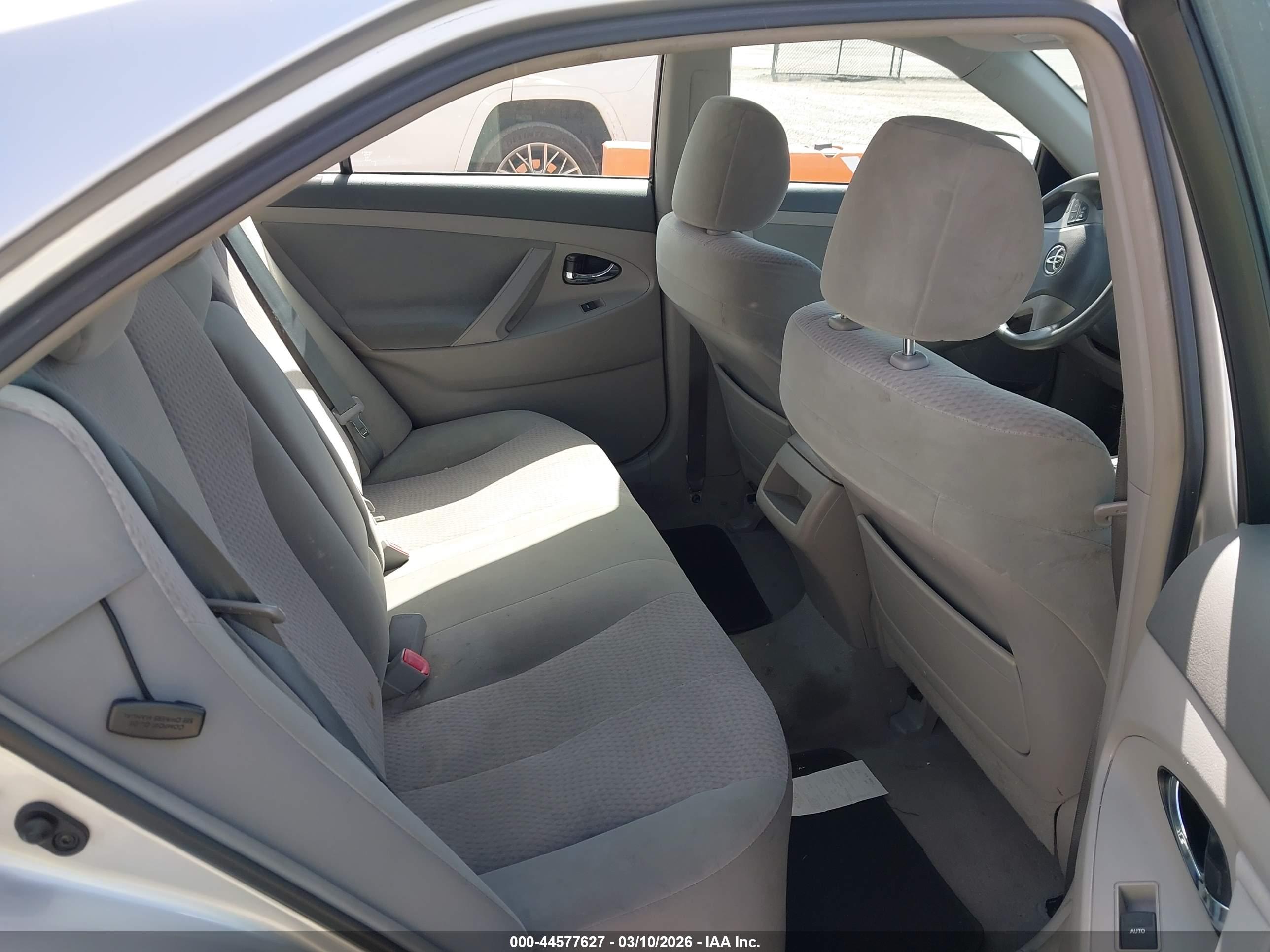 TOYOTA CAMRY image 8