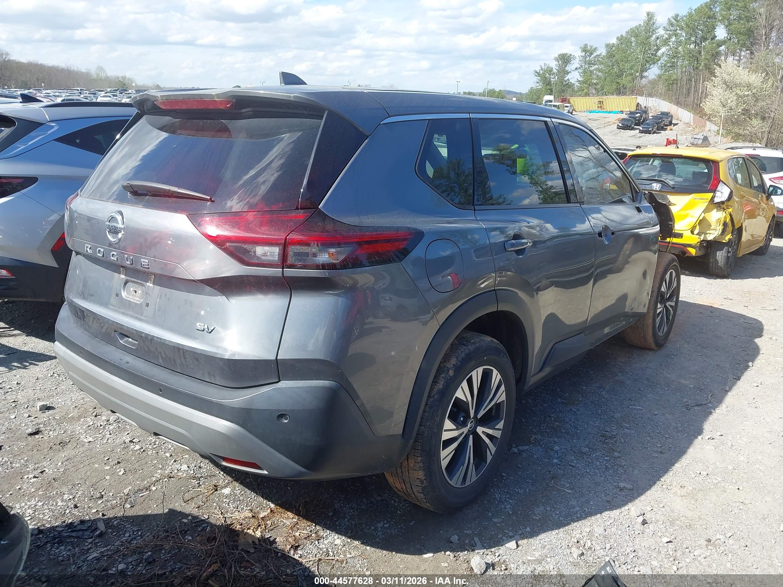 NISSAN ROGUE image 4