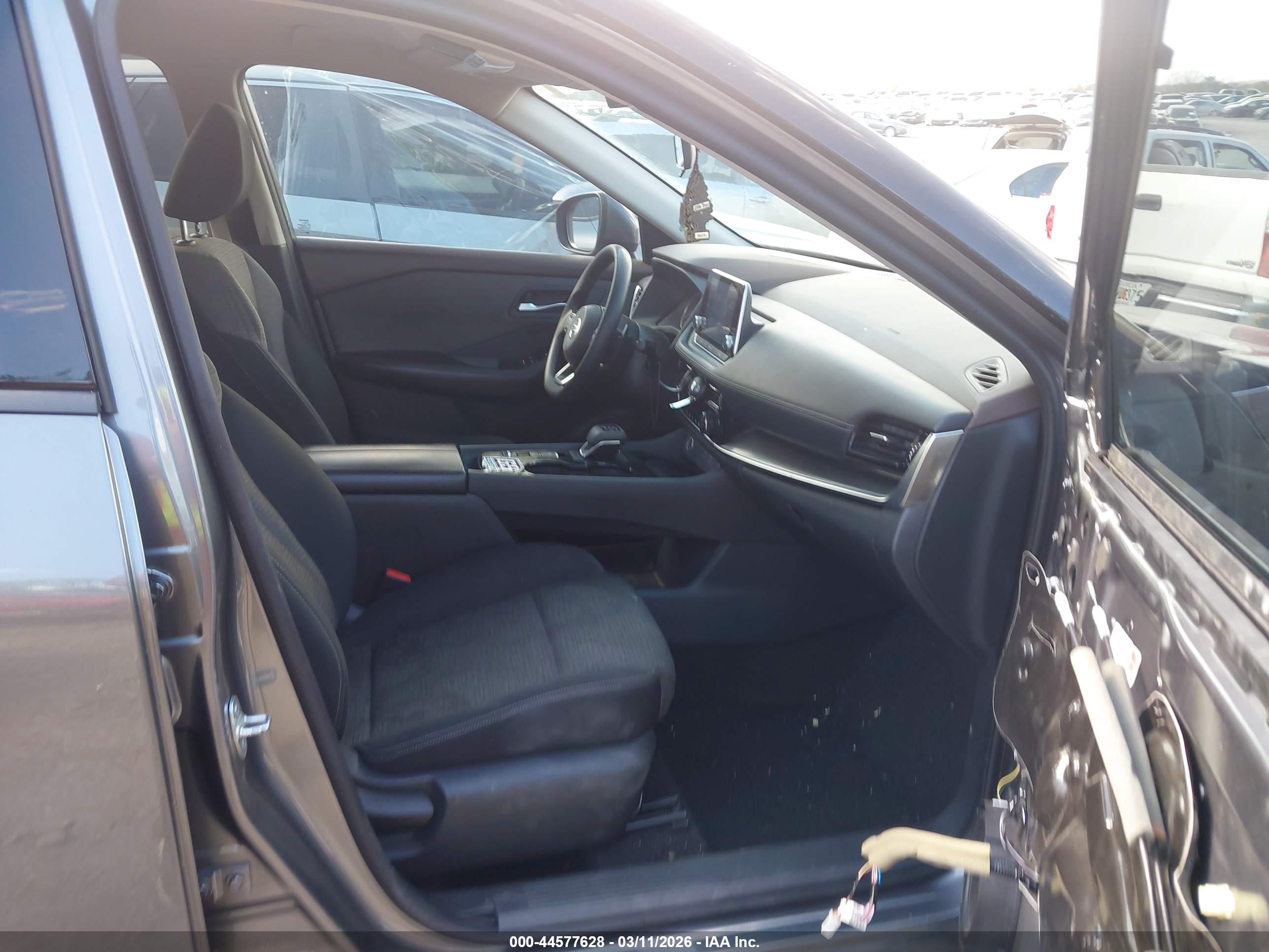 NISSAN ROGUE image 5