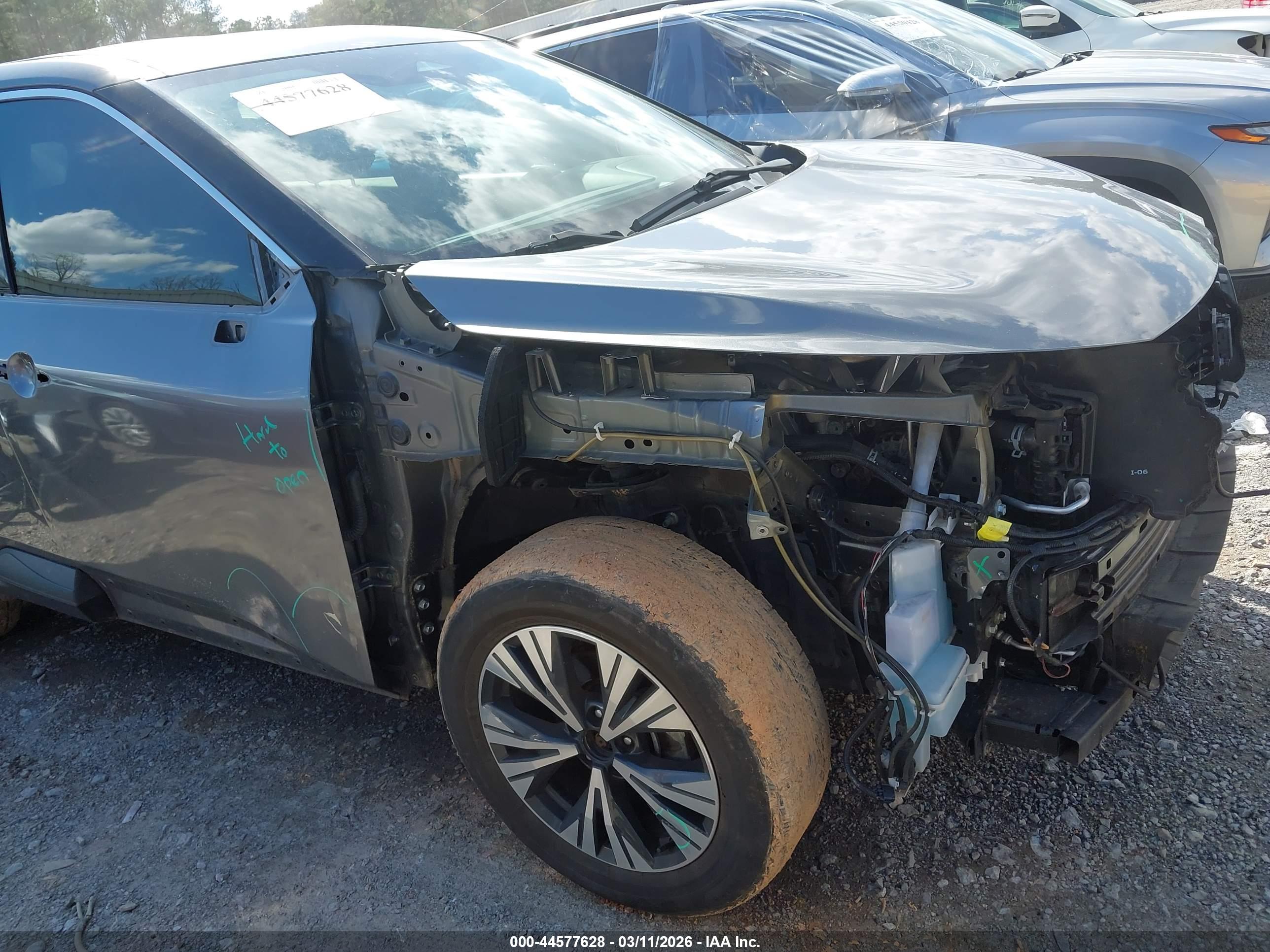 NISSAN ROGUE image 6