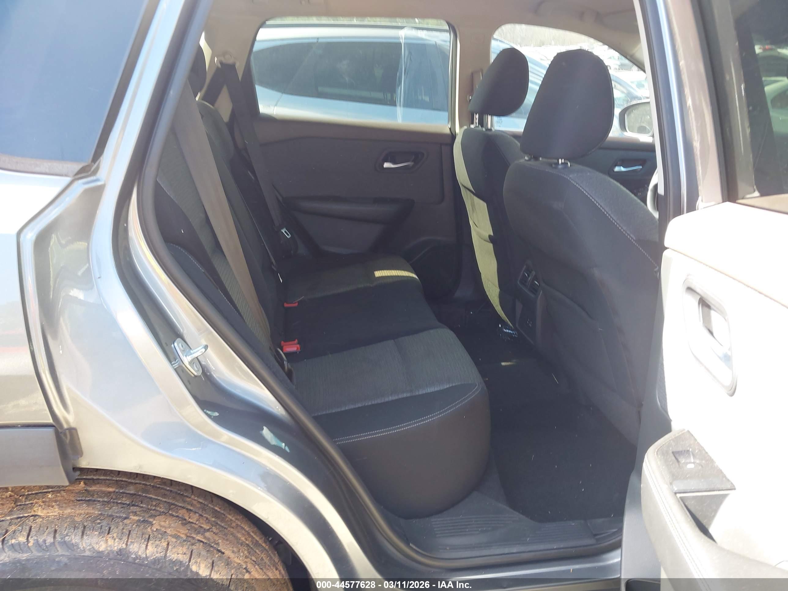 NISSAN ROGUE image 8