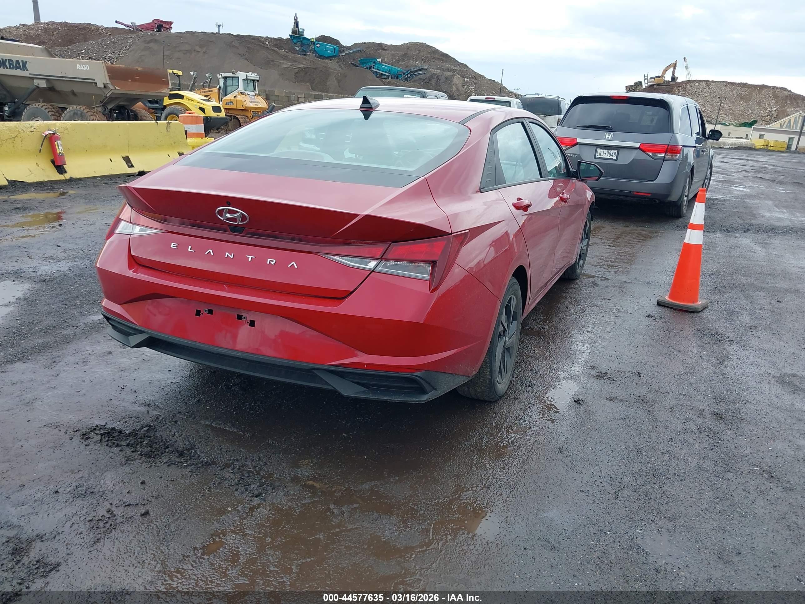 HYUNDAI ELANTRA image 4