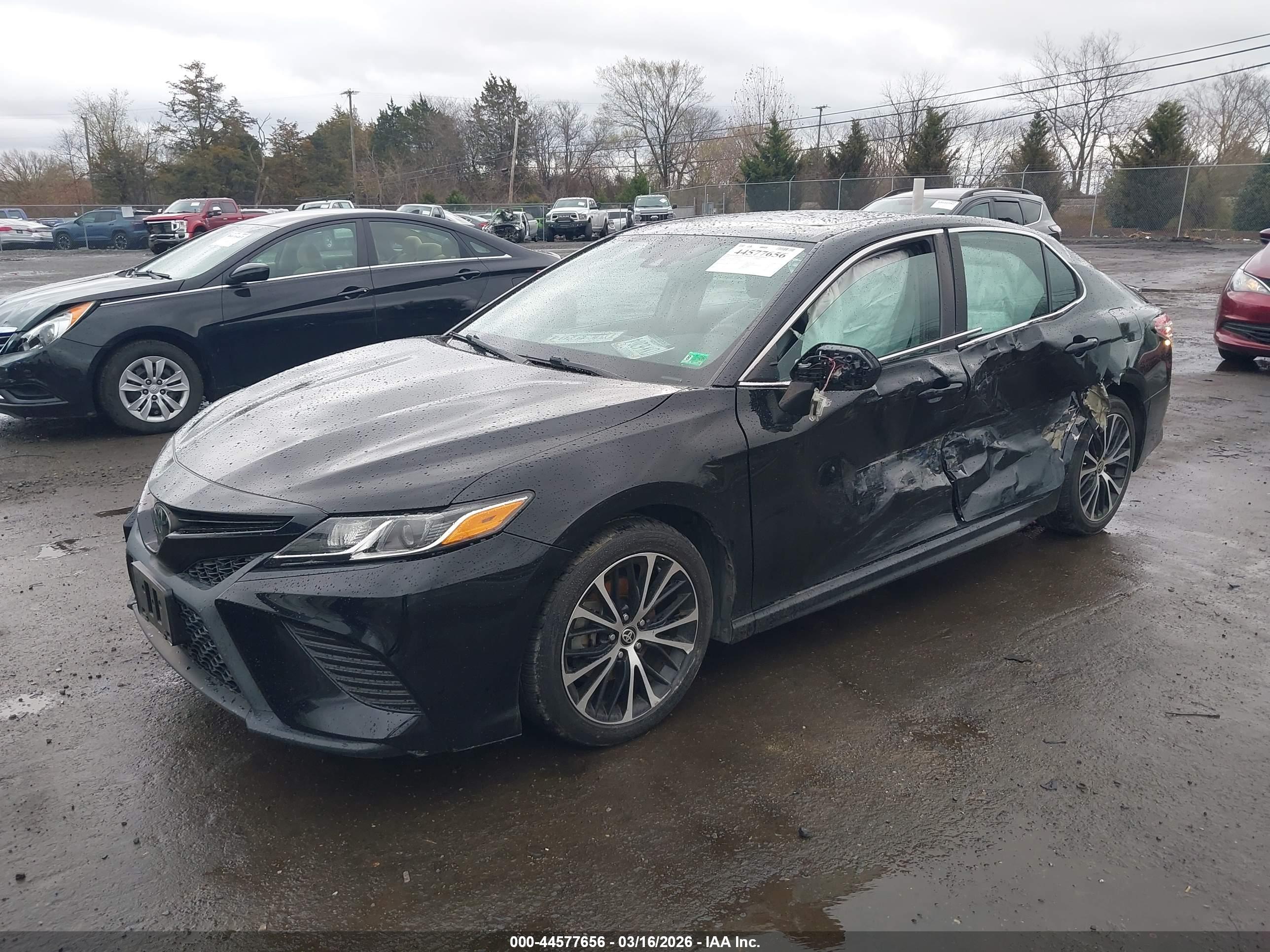 TOYOTA CAMRY image 2