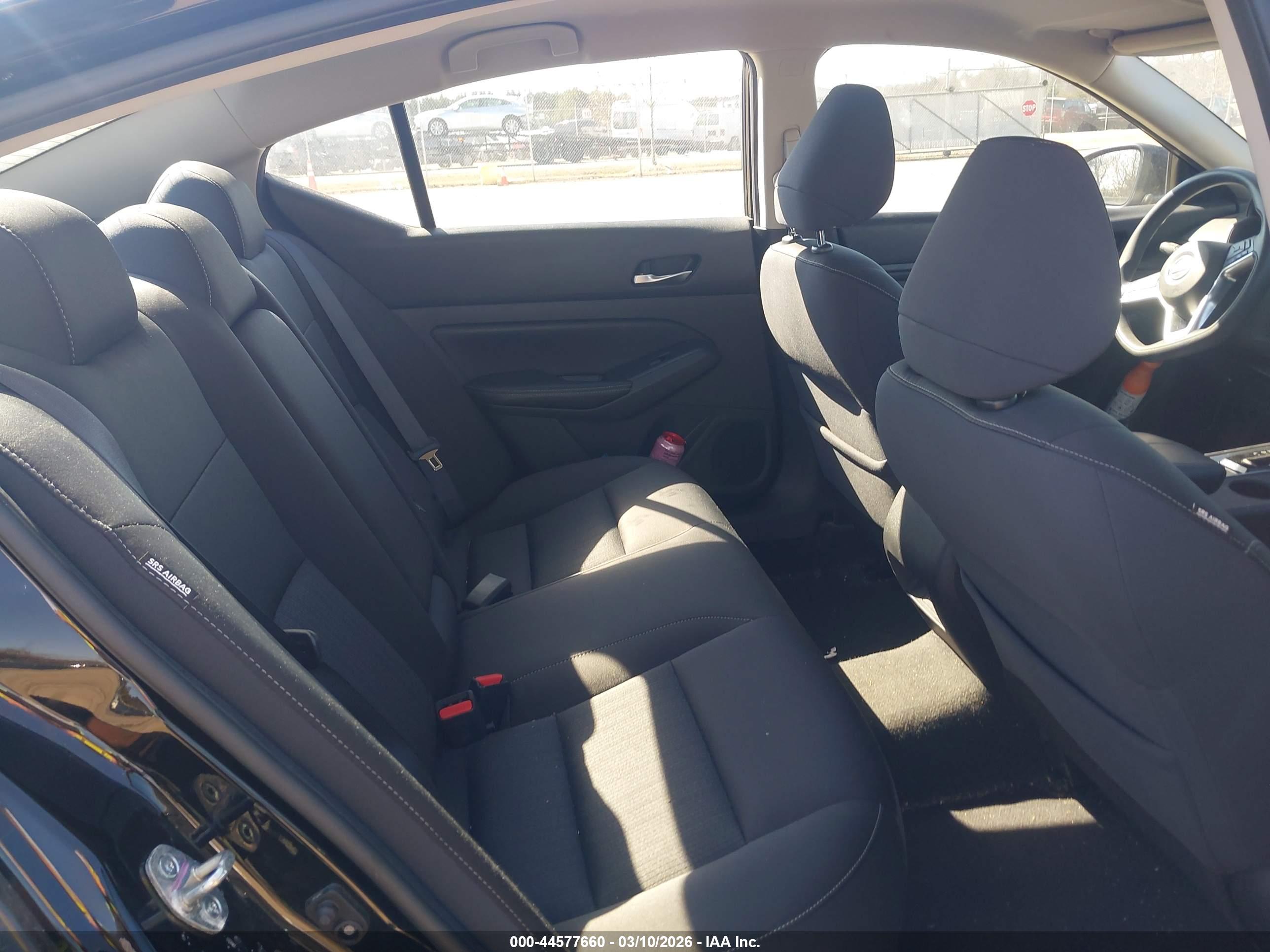 NISSAN ALTIMA image 8