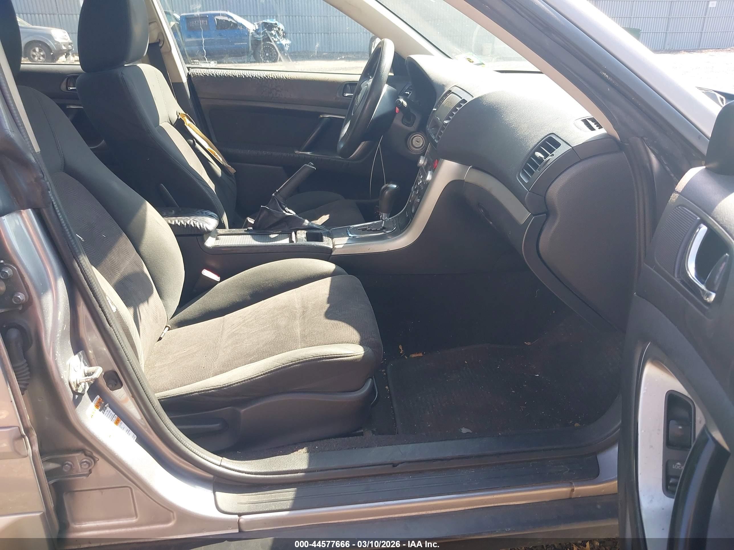 SUBARU OUTBACK image 5