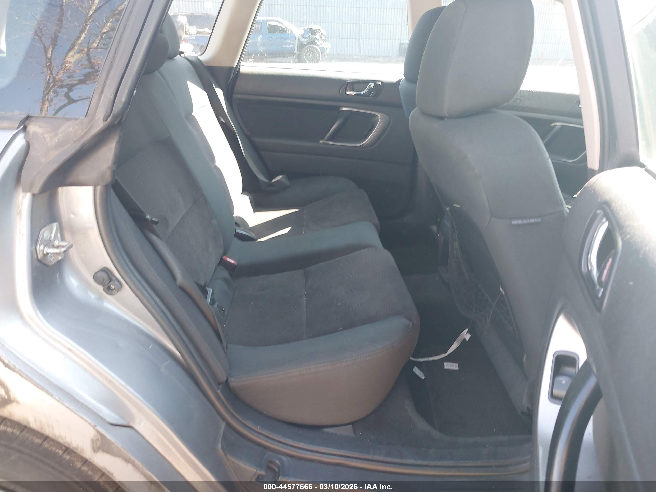 SUBARU OUTBACK image 8