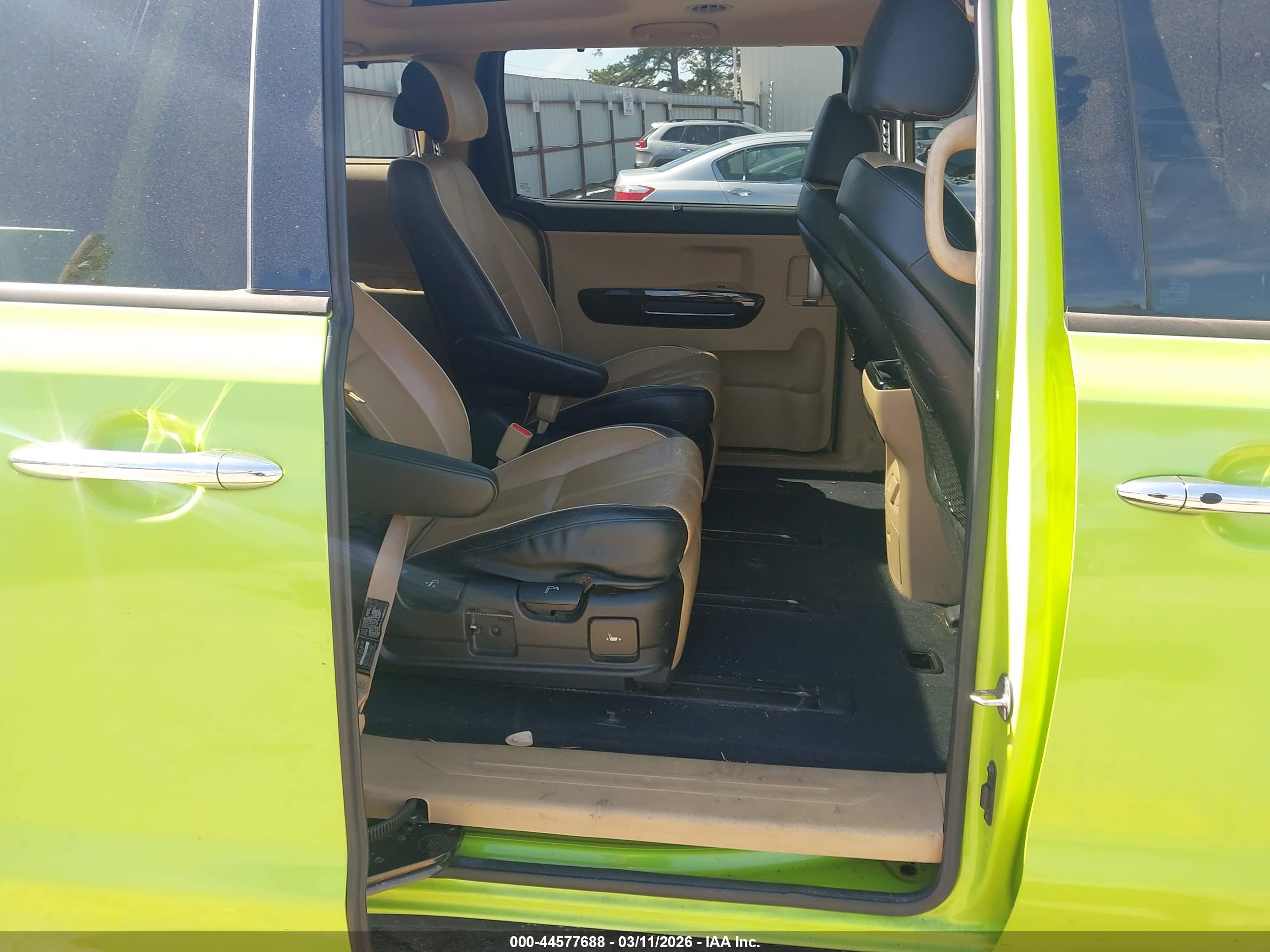 KIA SEDONA image 8