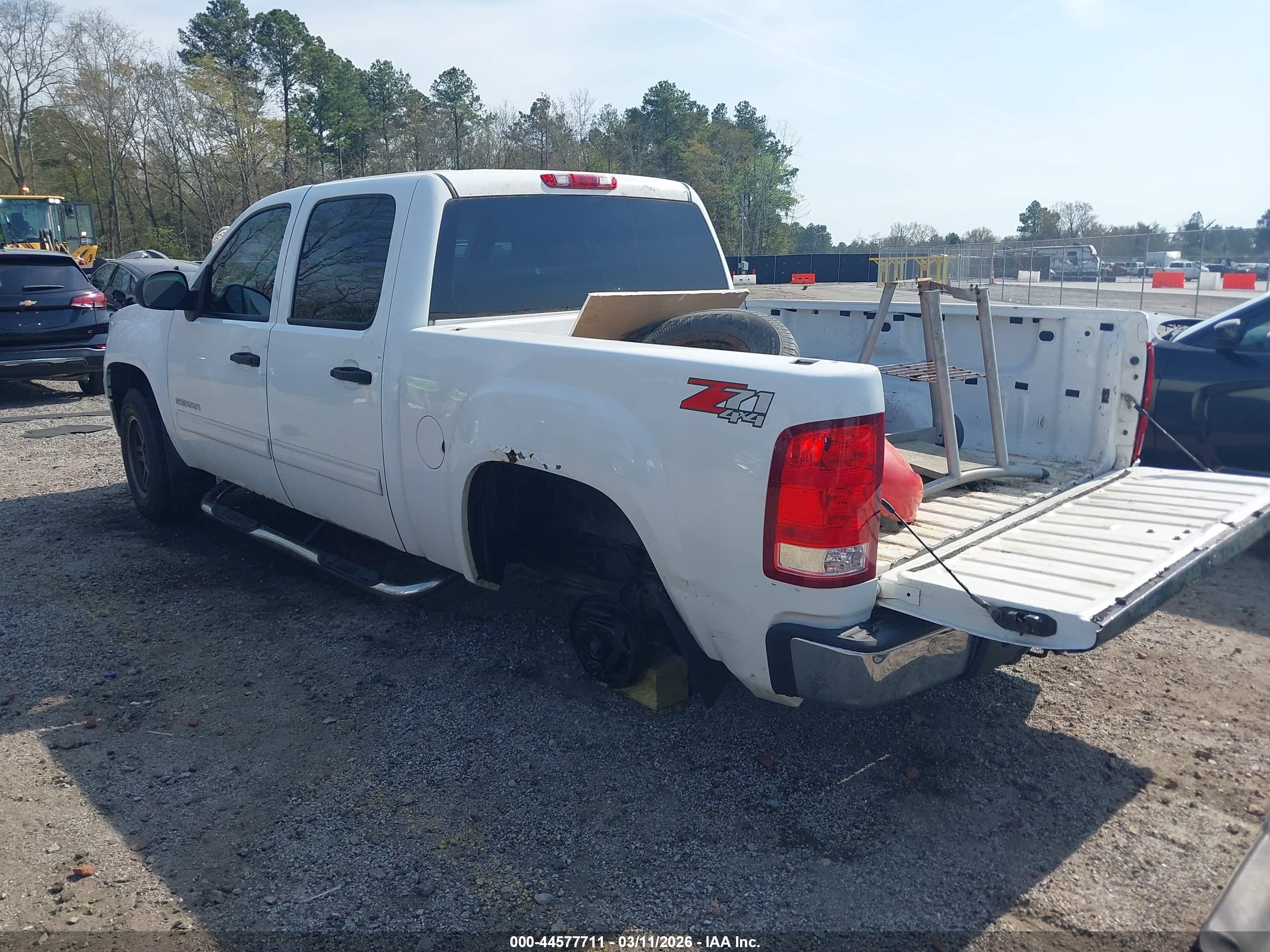GMC SIERRA image 3