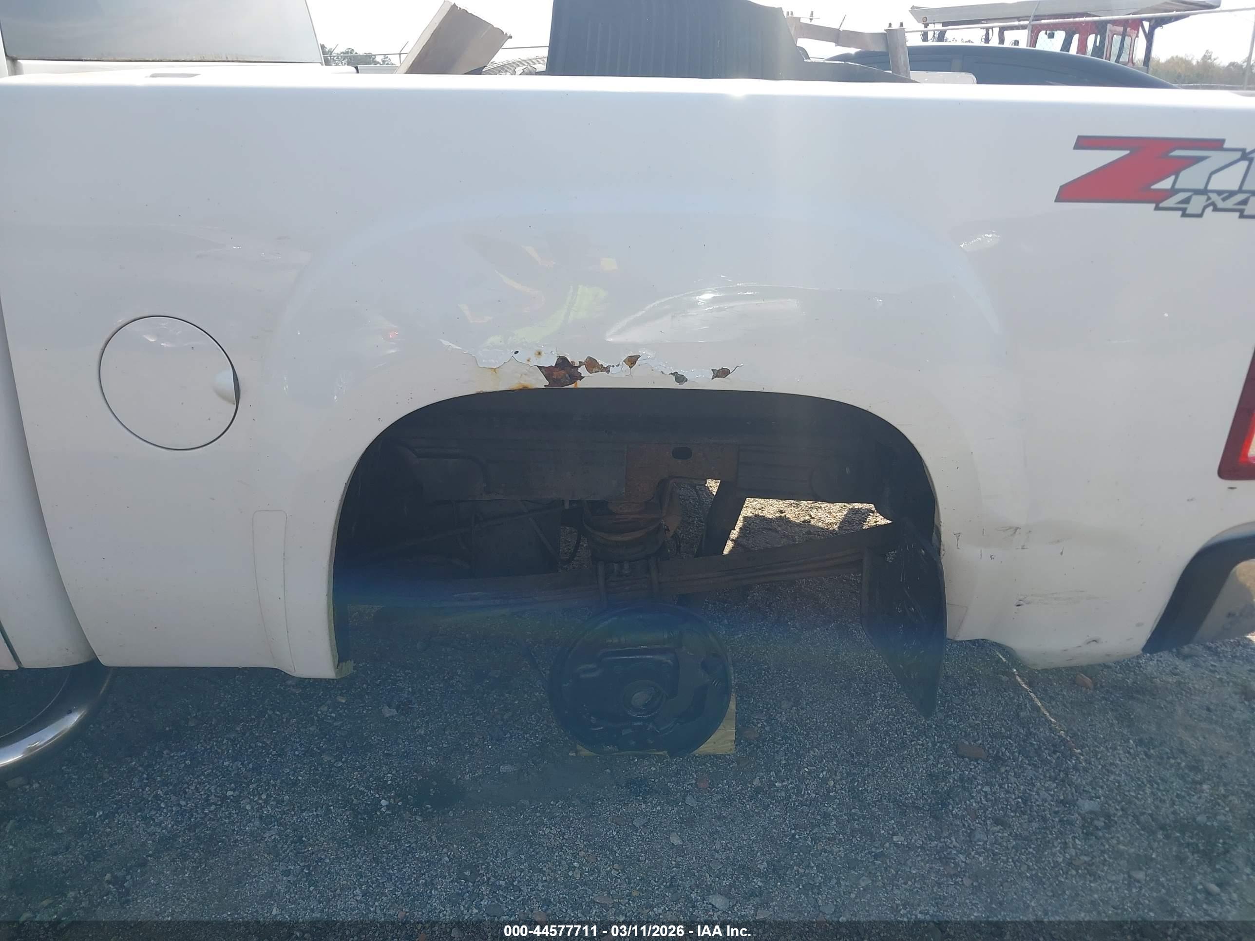 GMC SIERRA image 6