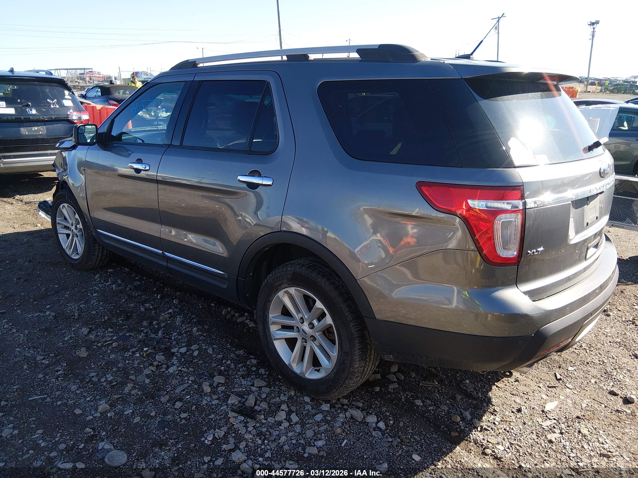FORD EXPLORER image 3