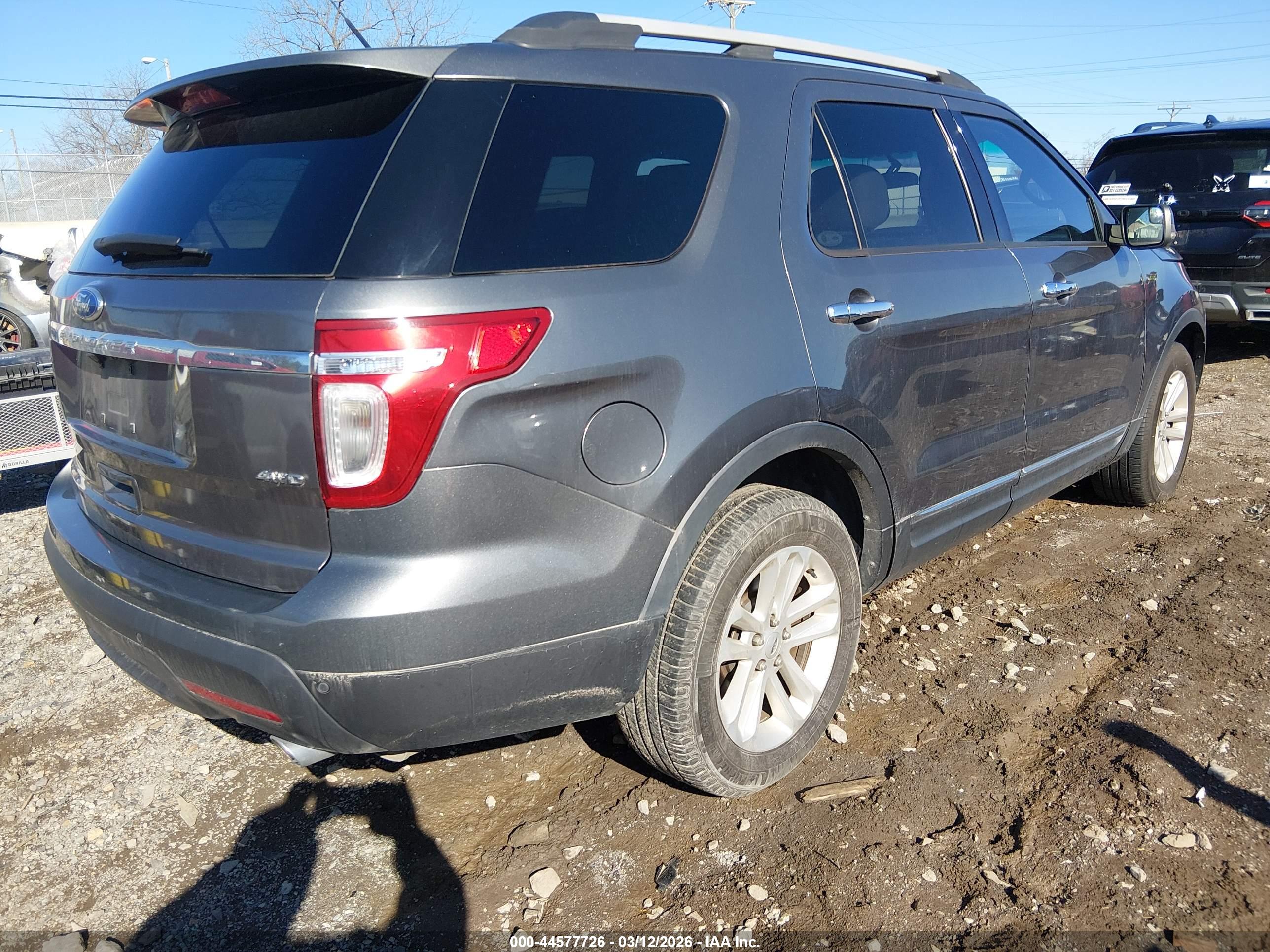 FORD EXPLORER image 4
