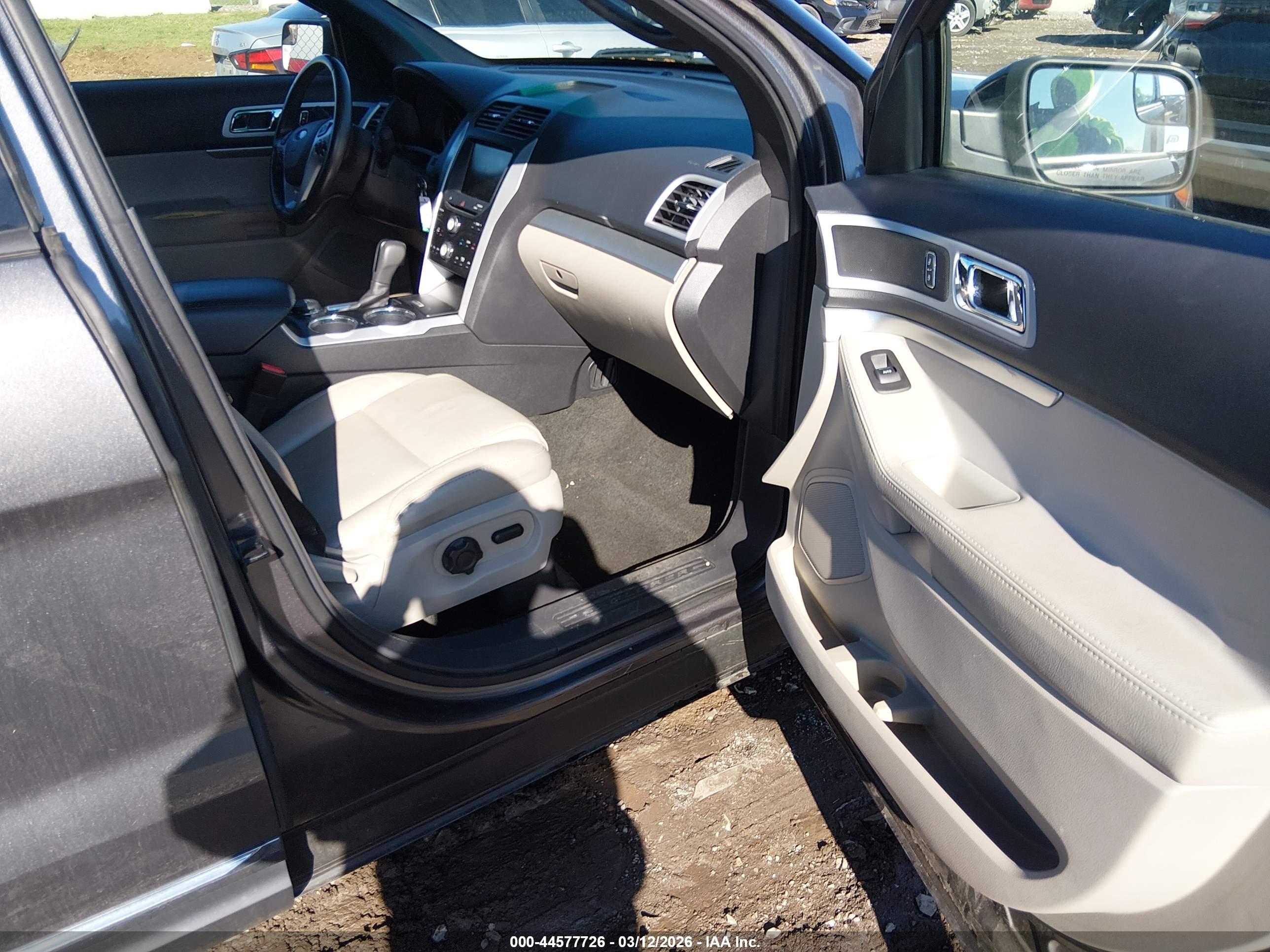 FORD EXPLORER image 5