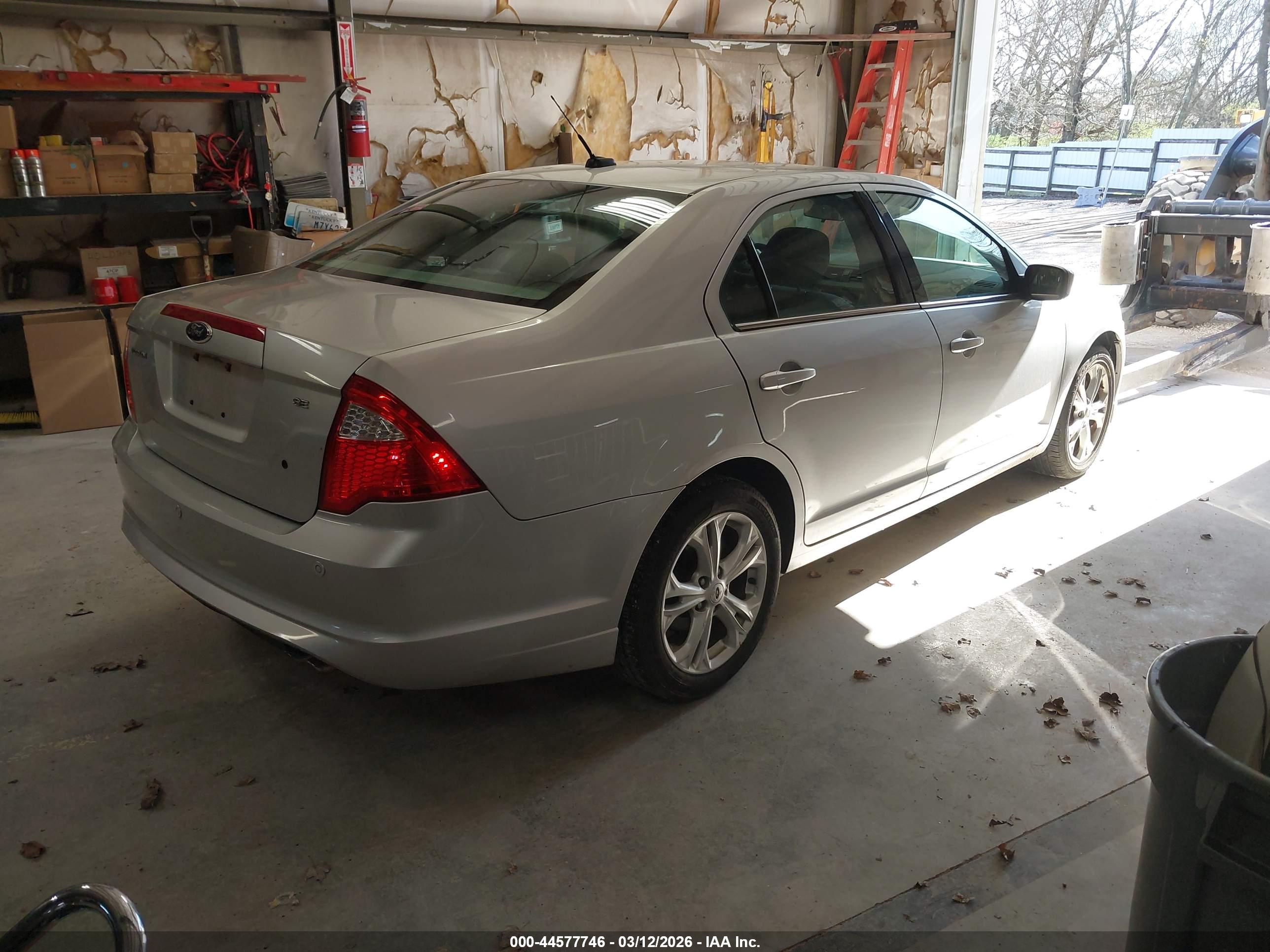 FORD FUSION image 4