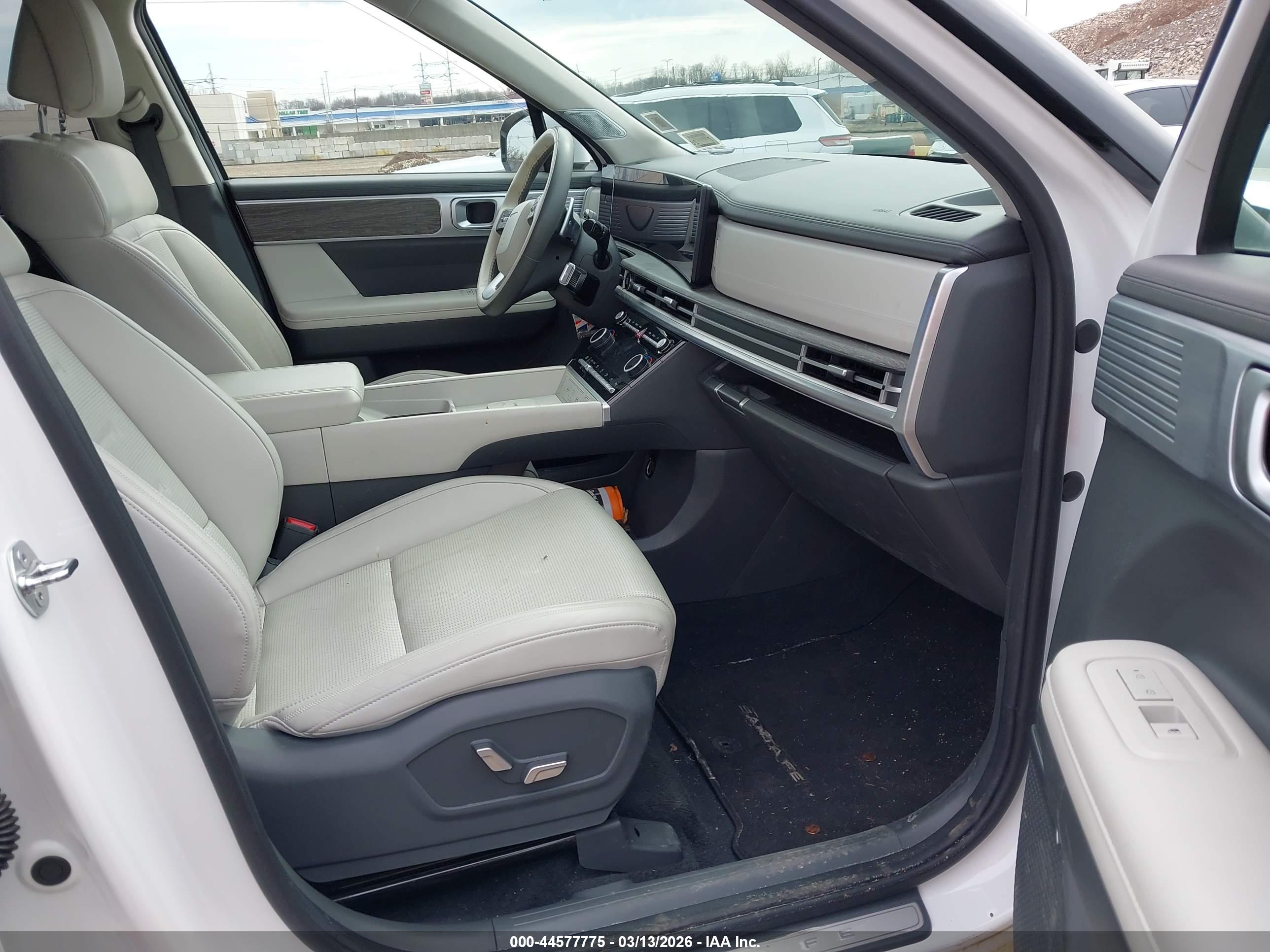 HYUNDAI SANTA image 5