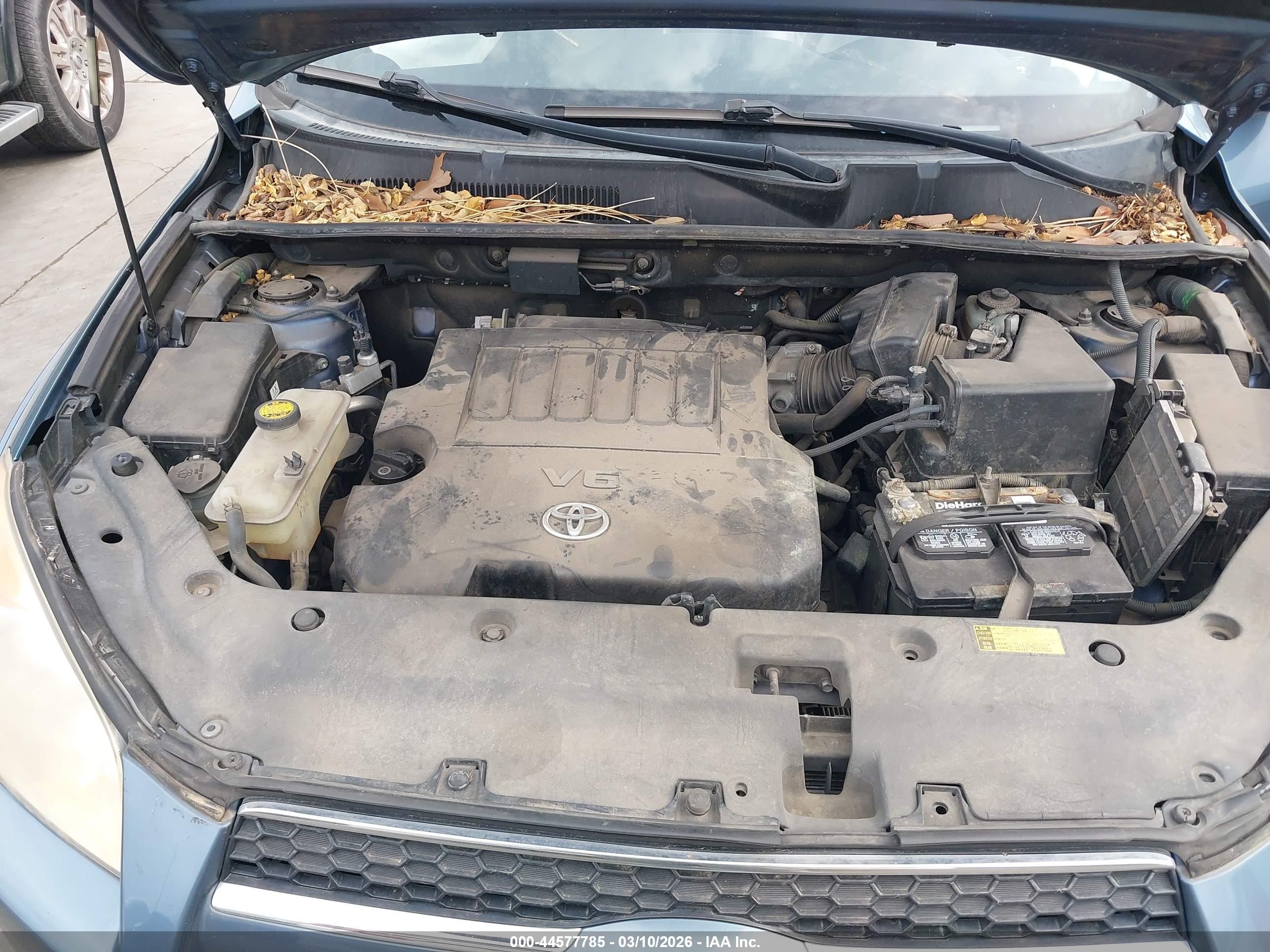 TOYOTA RAV4 image 10