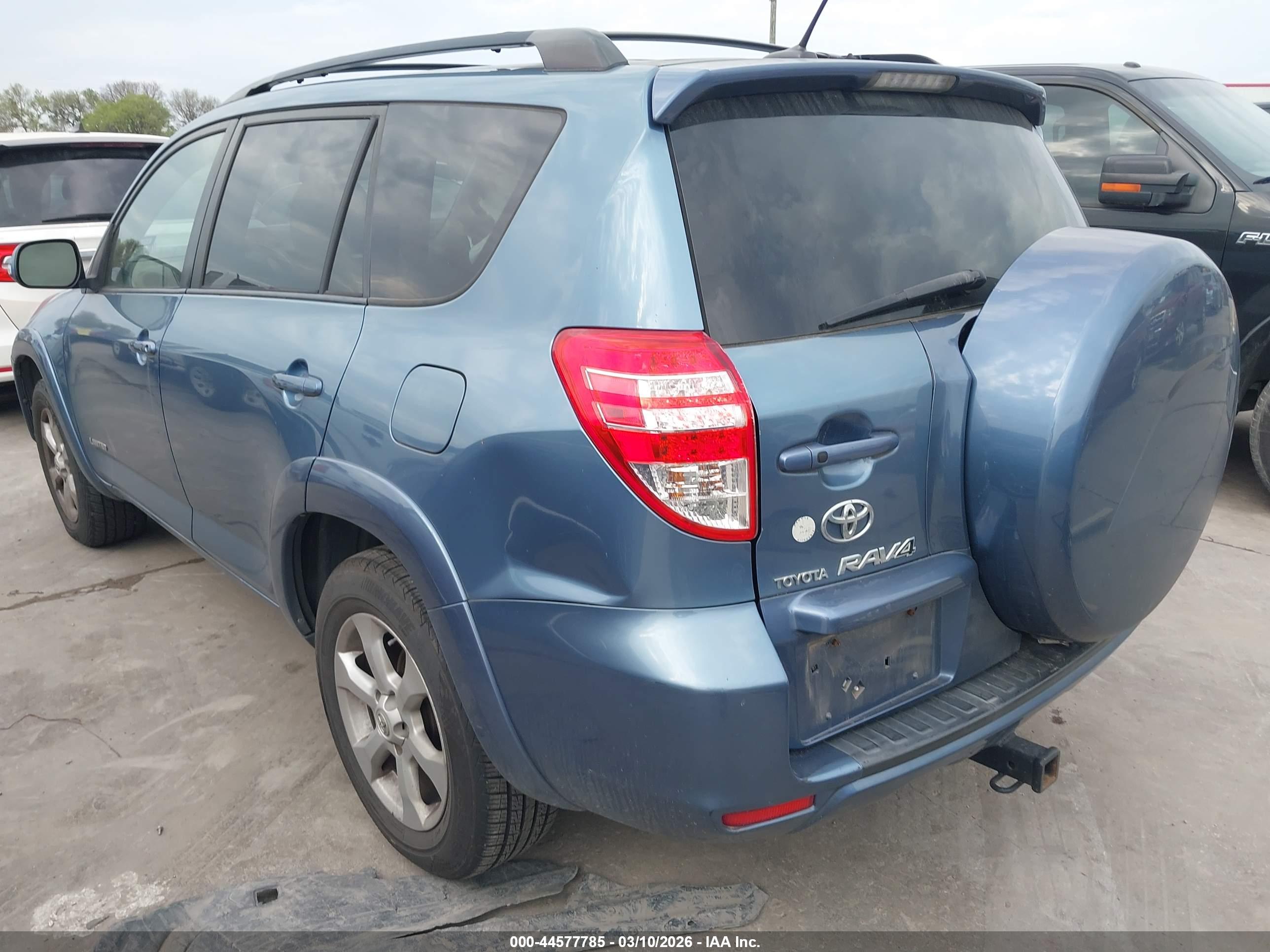 TOYOTA RAV4 image 3