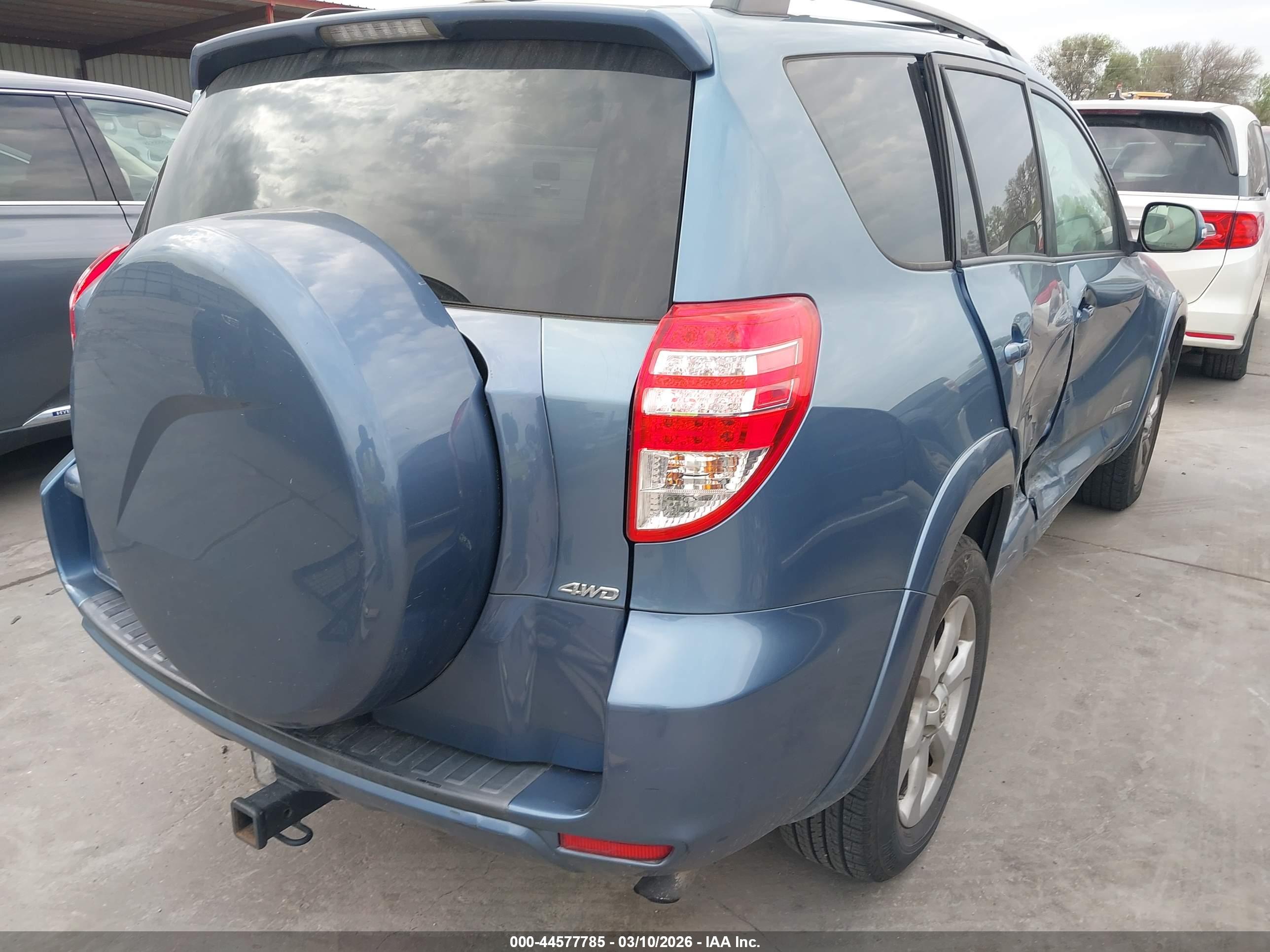 TOYOTA RAV4 image 4