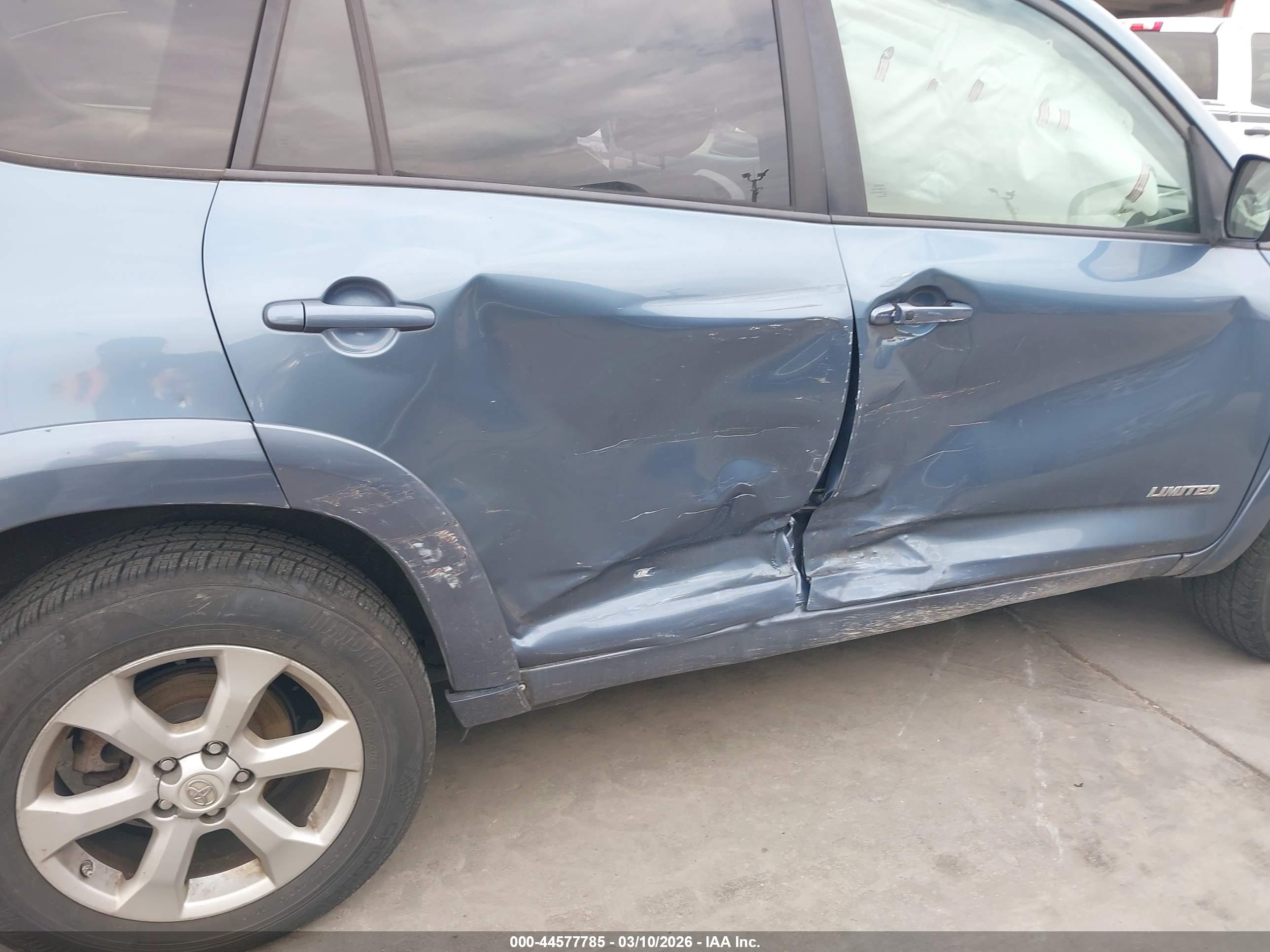 TOYOTA RAV4 image 6