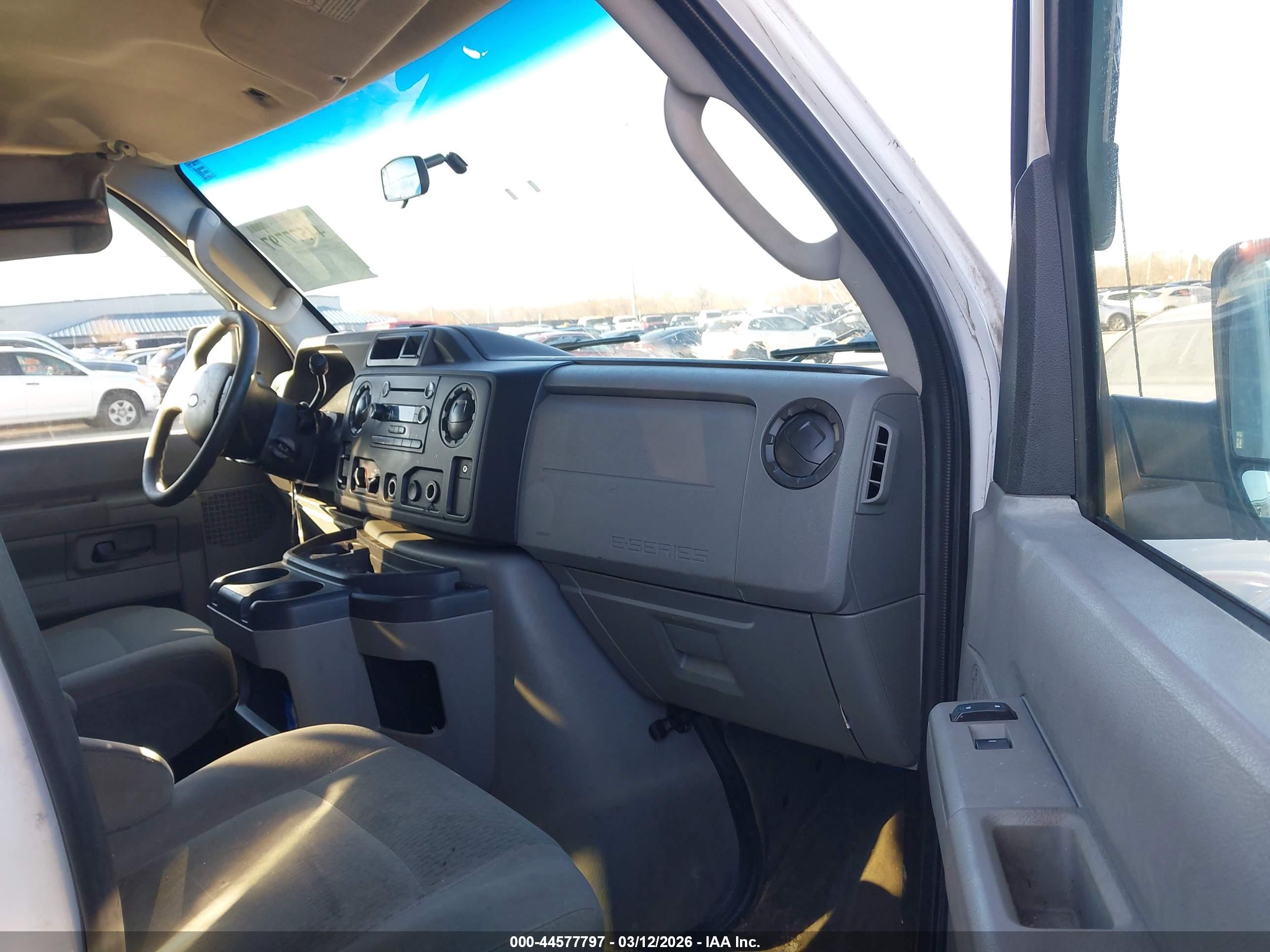FORD E-350 image 5