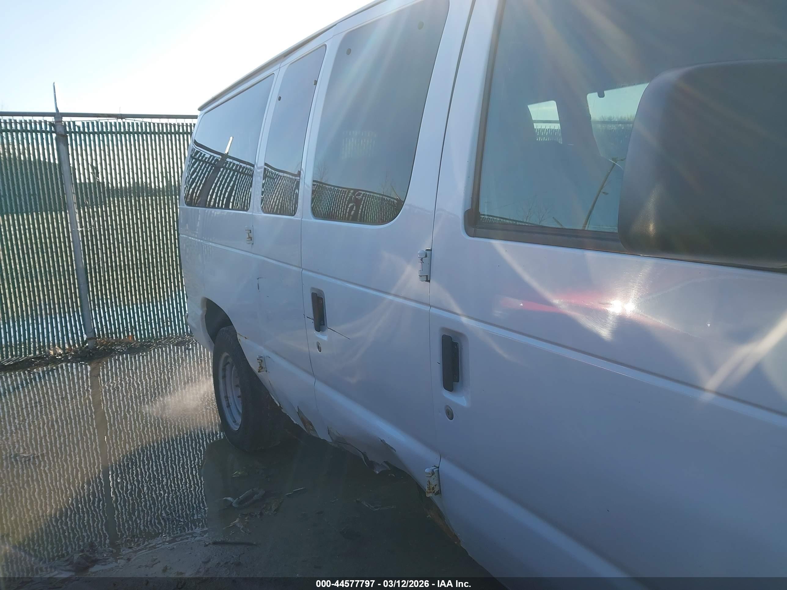 FORD E-350 image 6