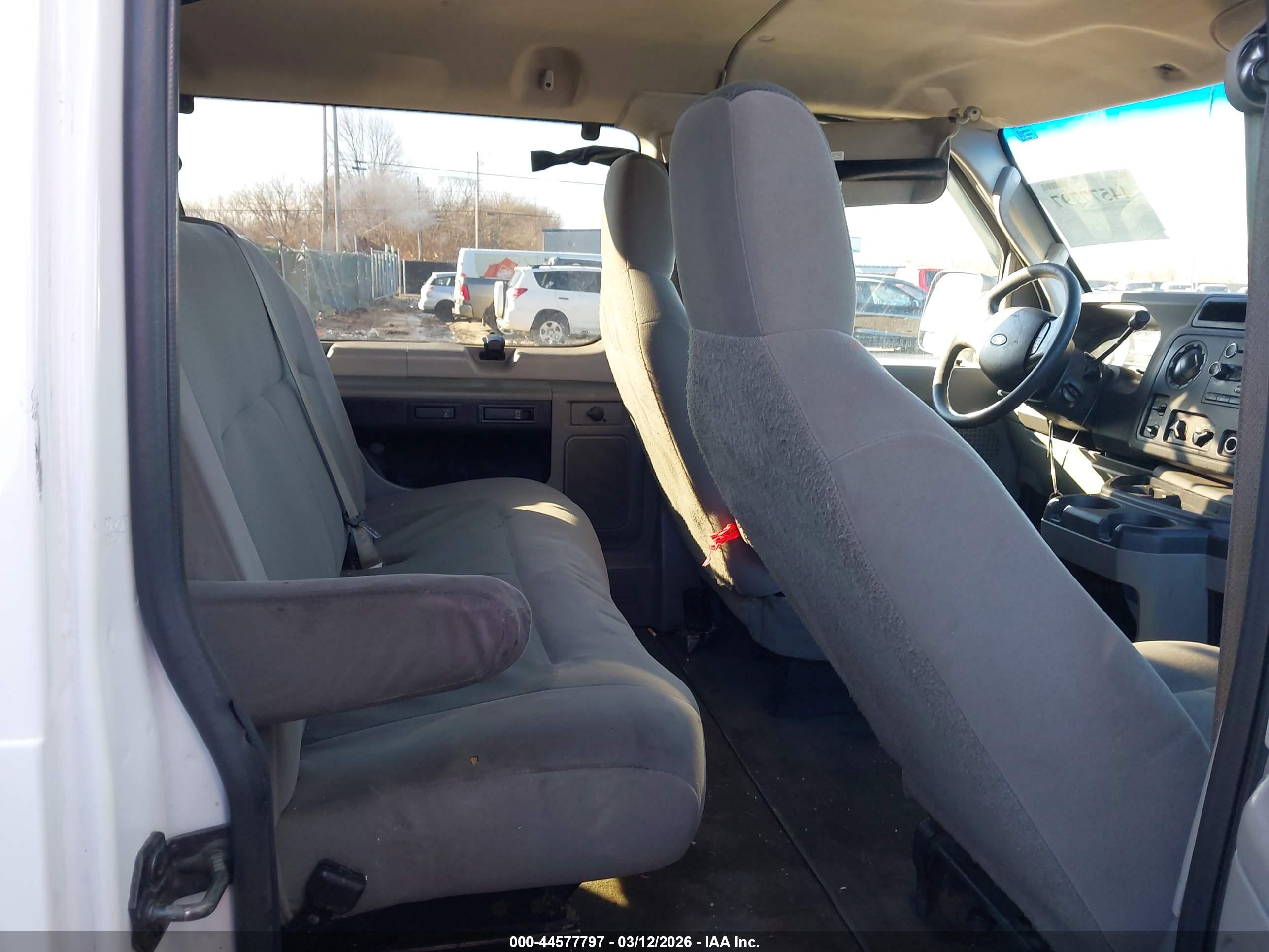 FORD E-350 image 8