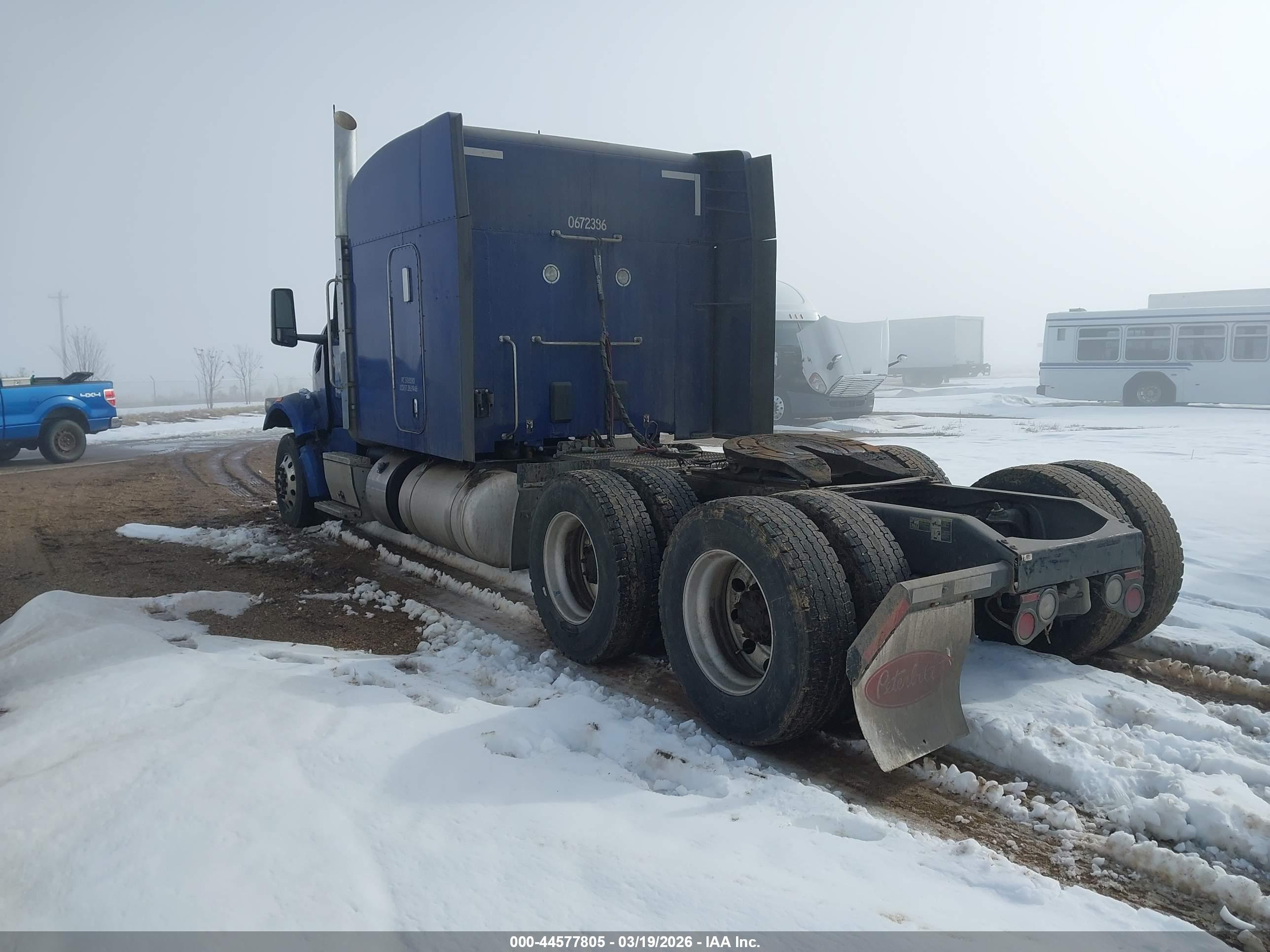 PETERBILT 567 image 3