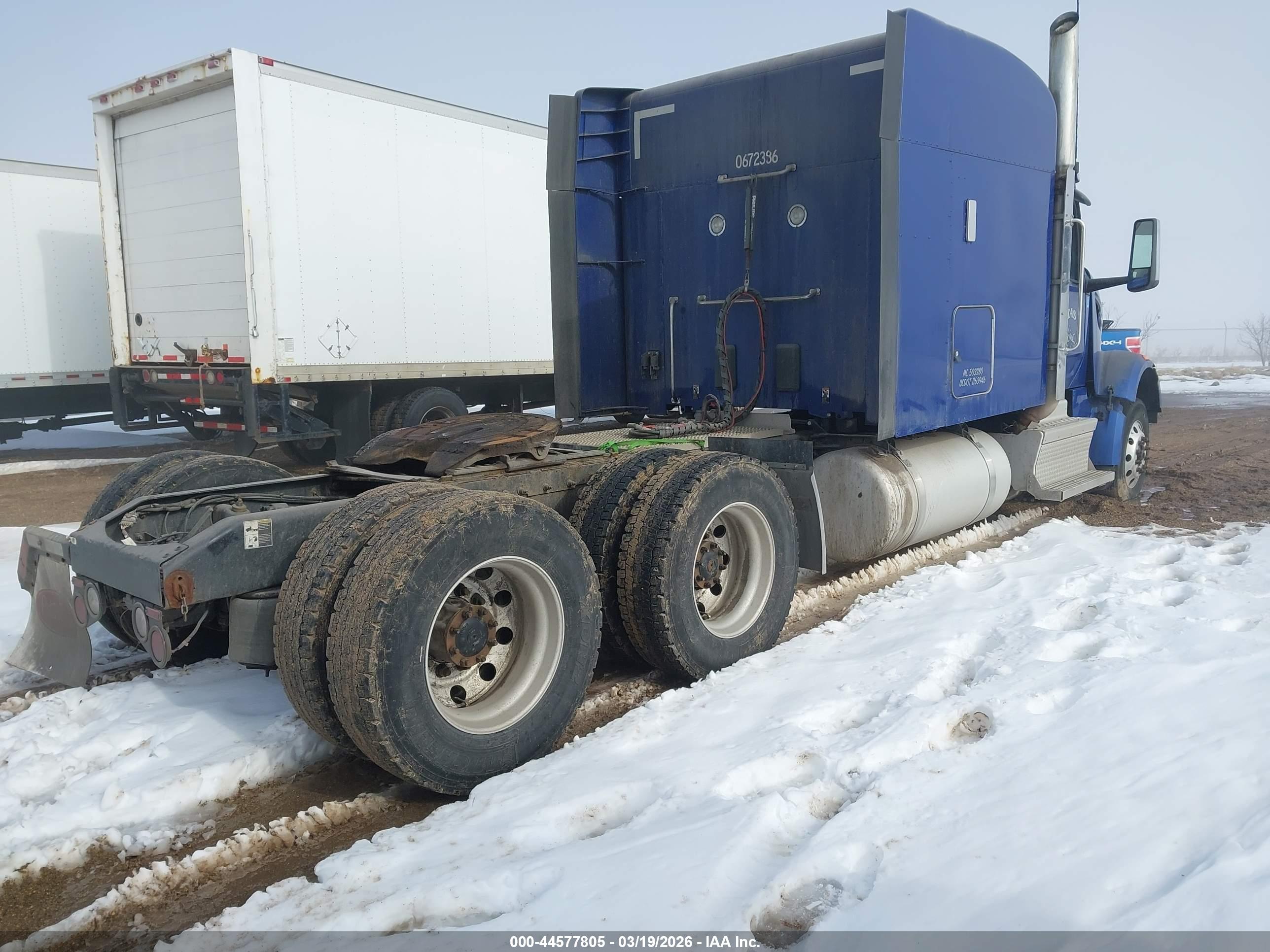 PETERBILT 567 image 4