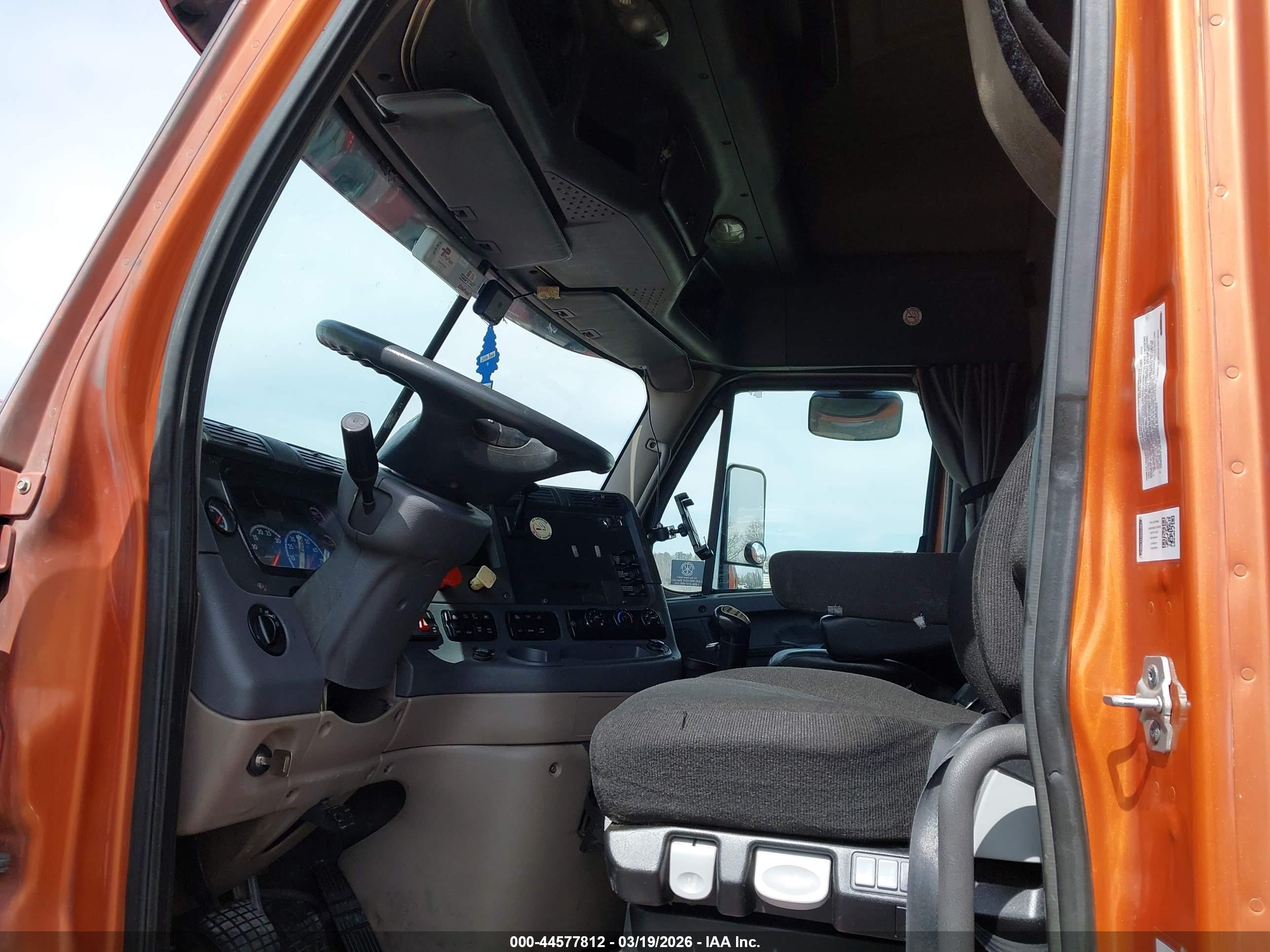 FREIGHTLINER CASCADIA image 8