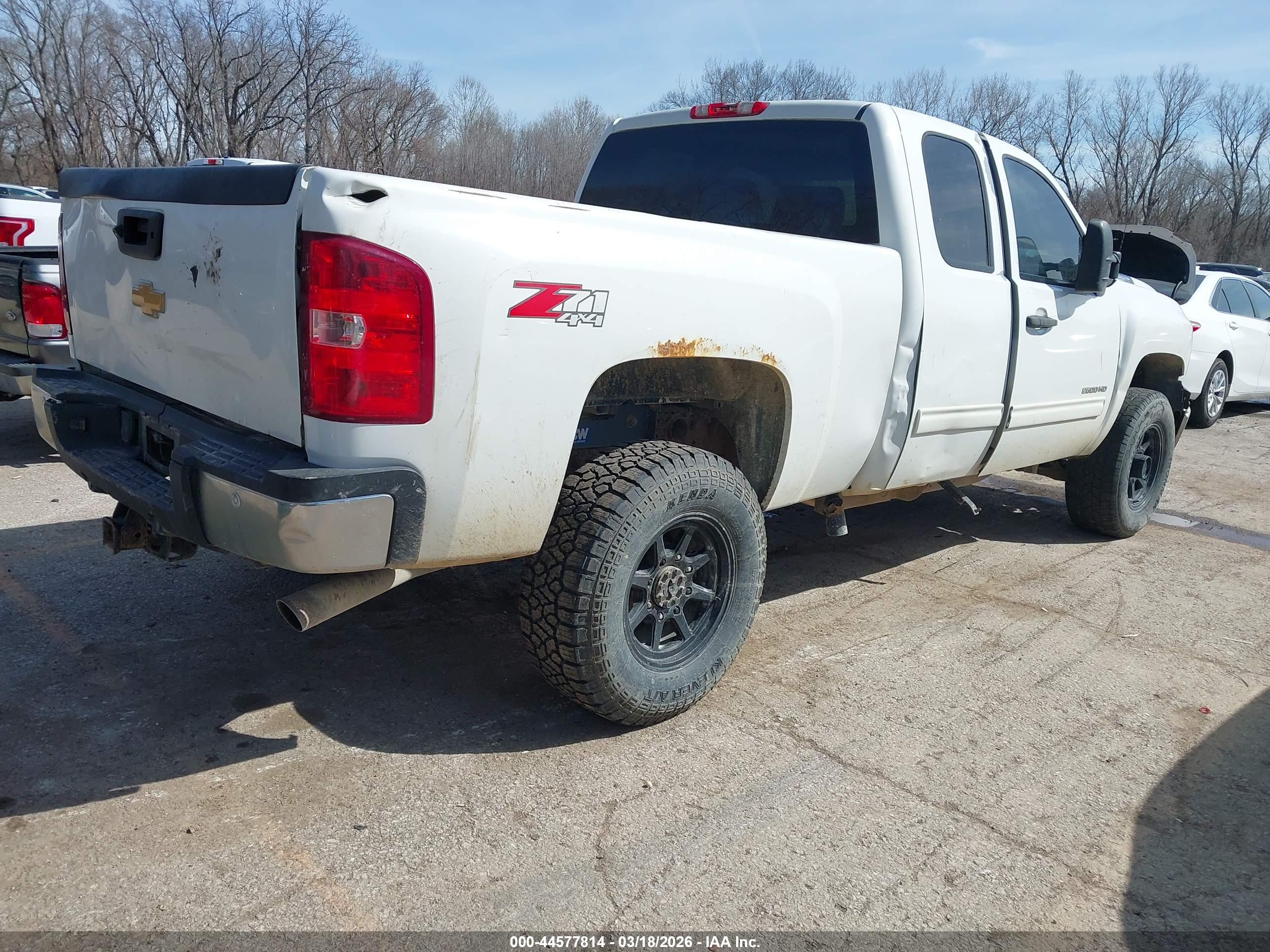 CHEVROLET SILVERADO image 4