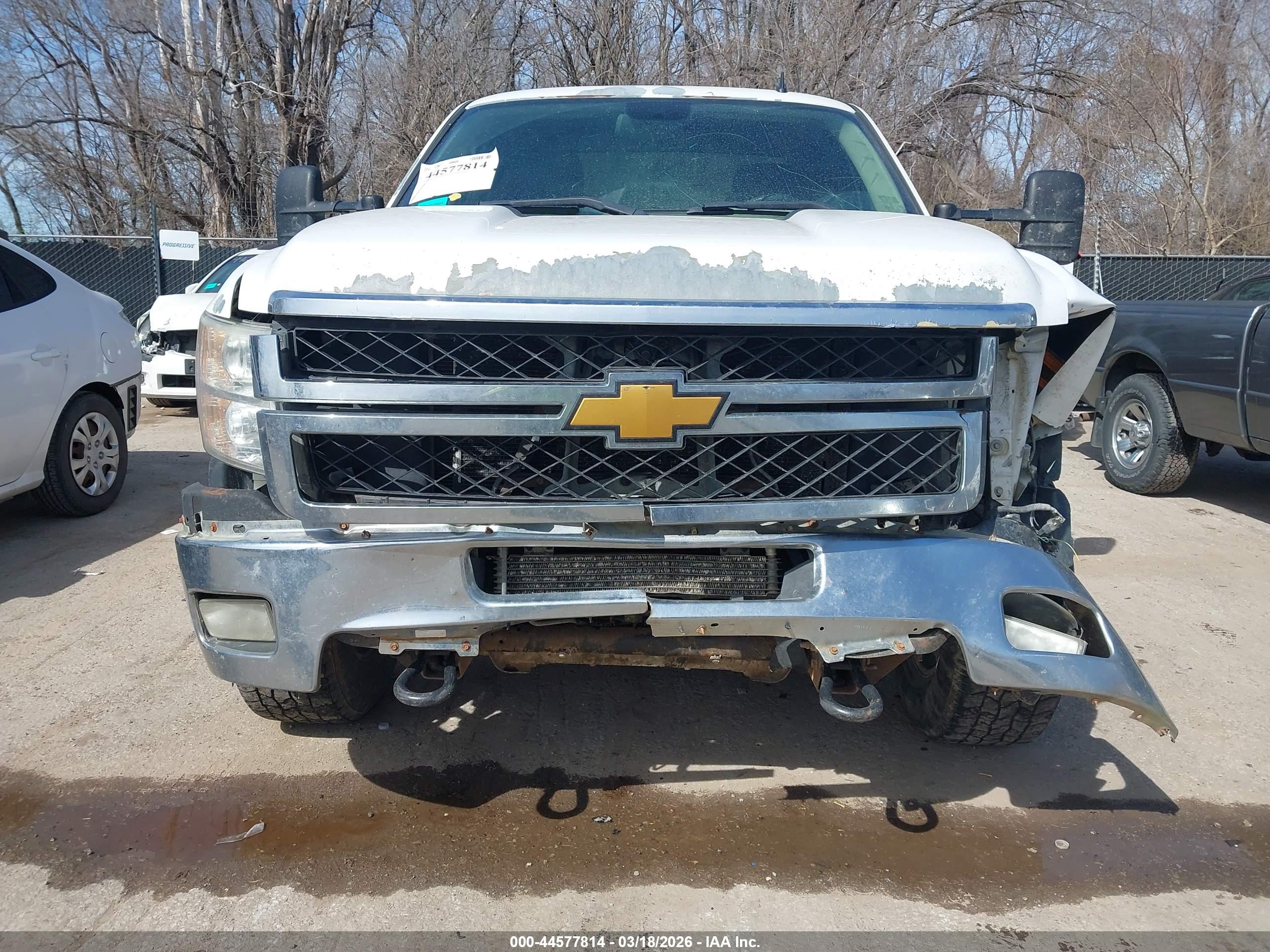 CHEVROLET SILVERADO image 6