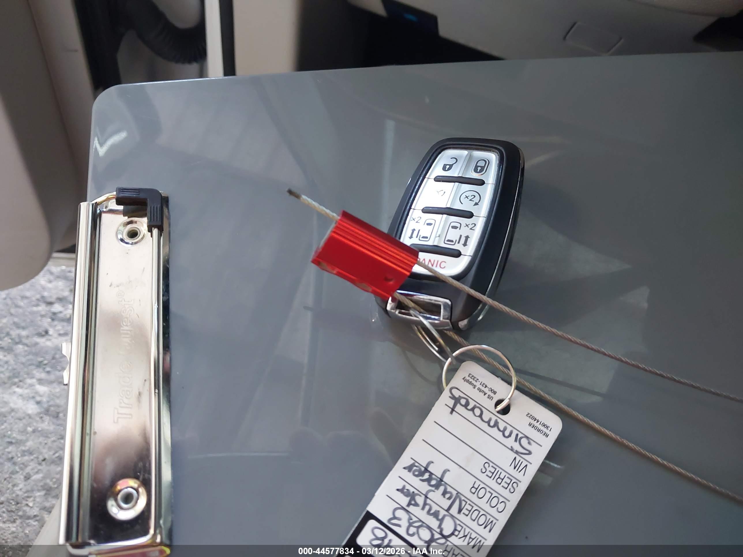 CHRYSLER VOYAGER image 11