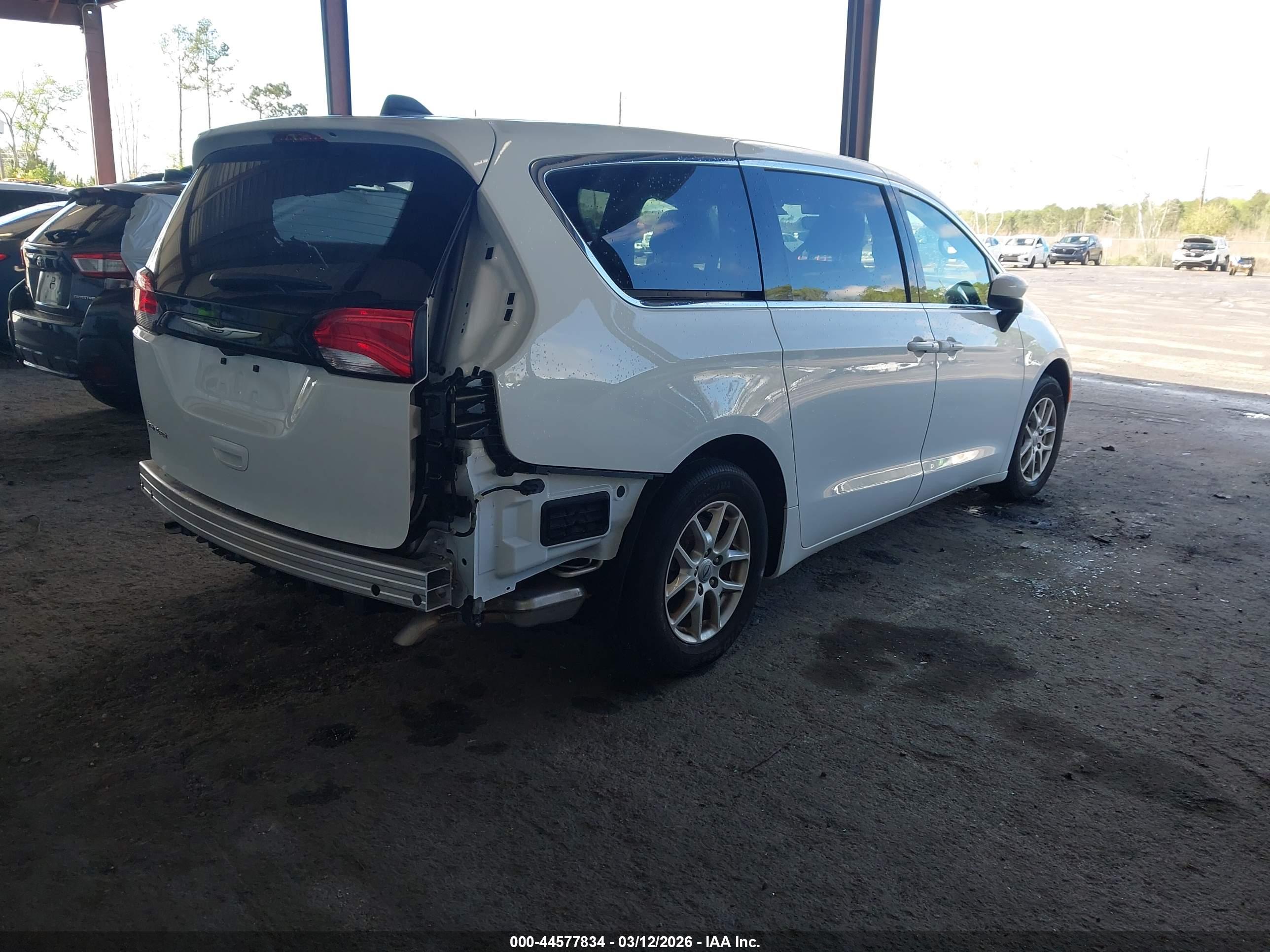 CHRYSLER VOYAGER image 4