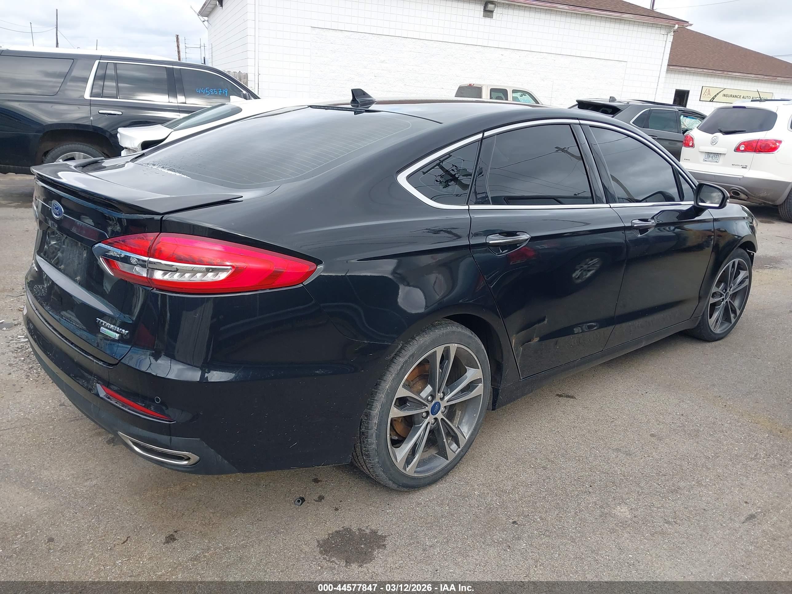 FORD FUSION image 4