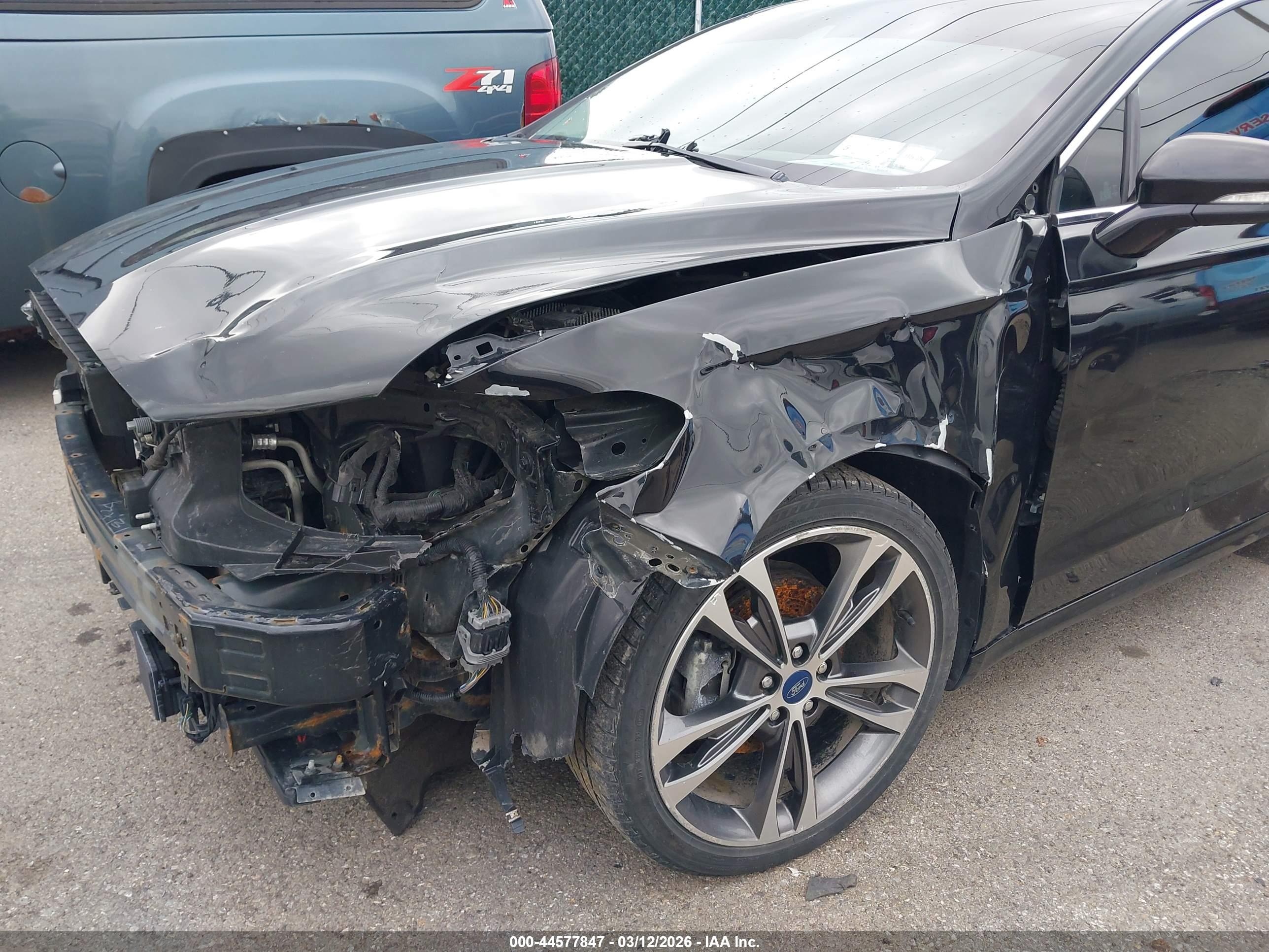 FORD FUSION image 6