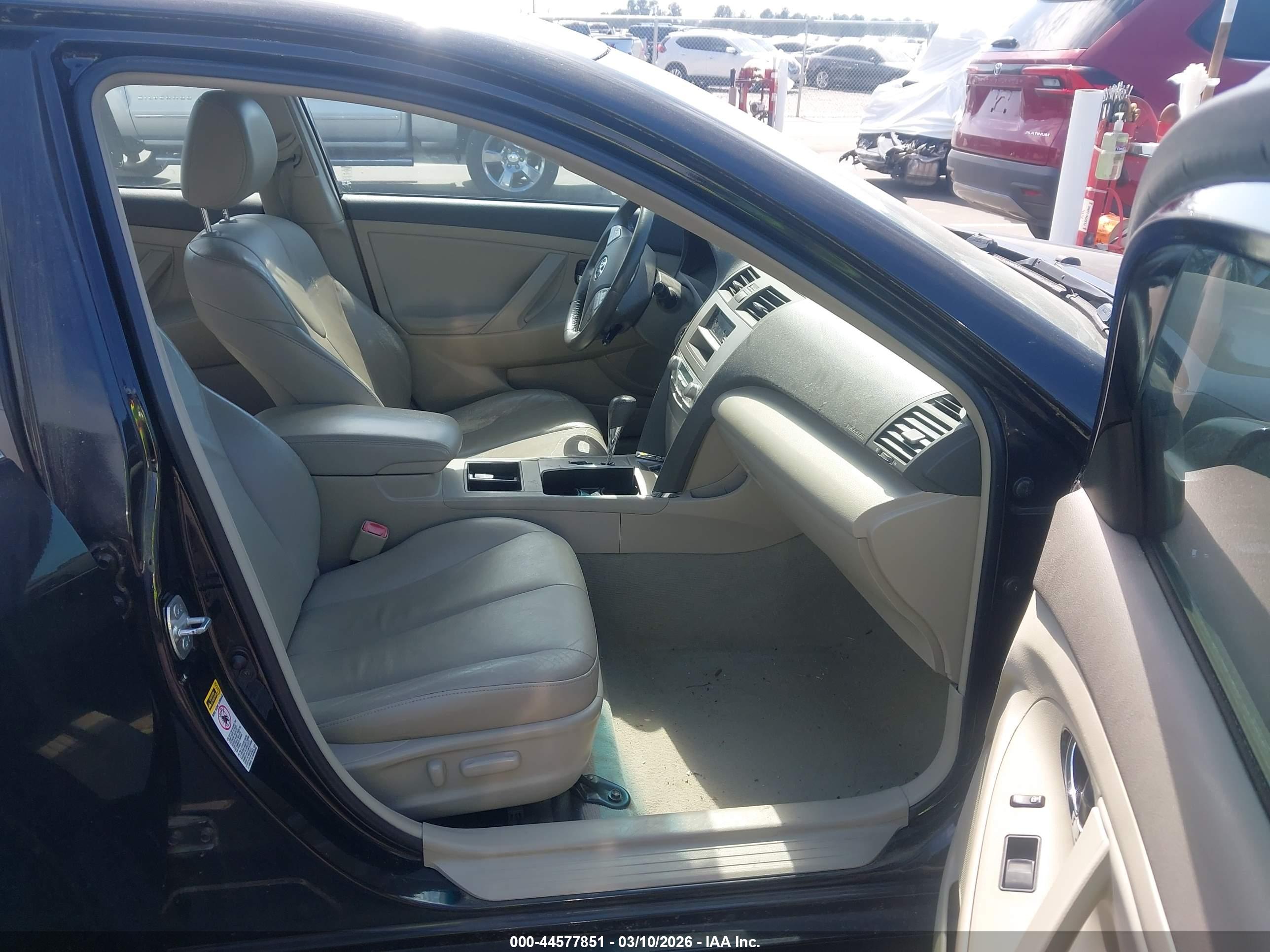 TOYOTA CAMRY image 5