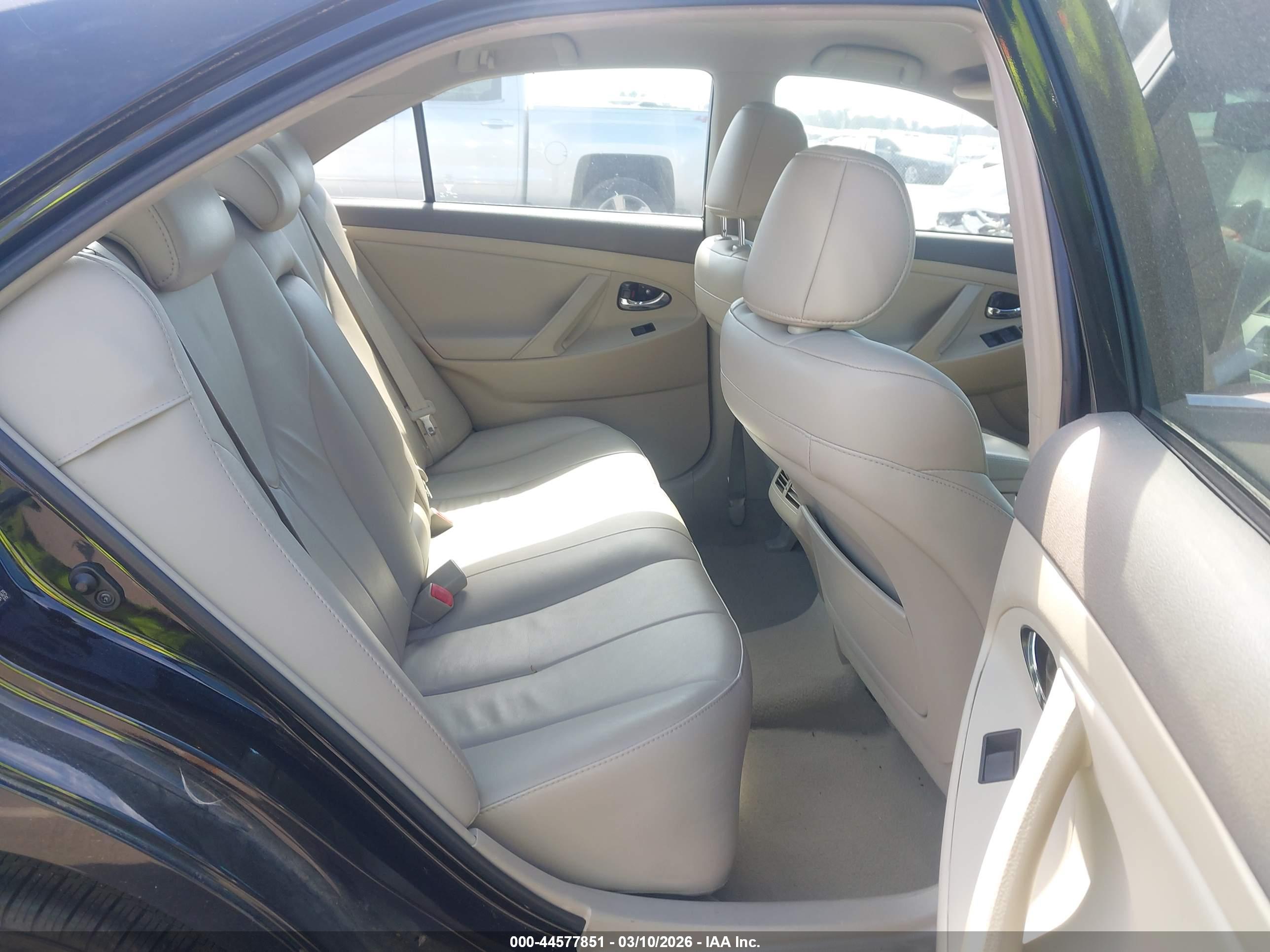 TOYOTA CAMRY image 8