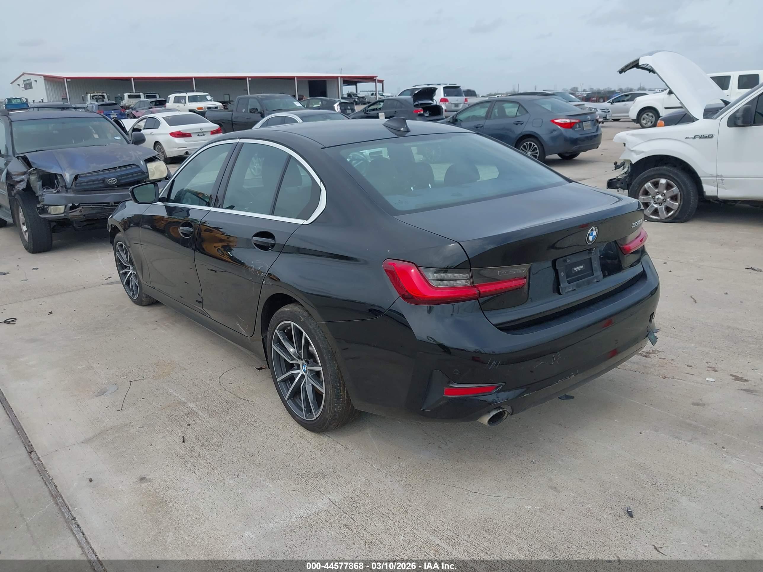 BMW 330I image 3