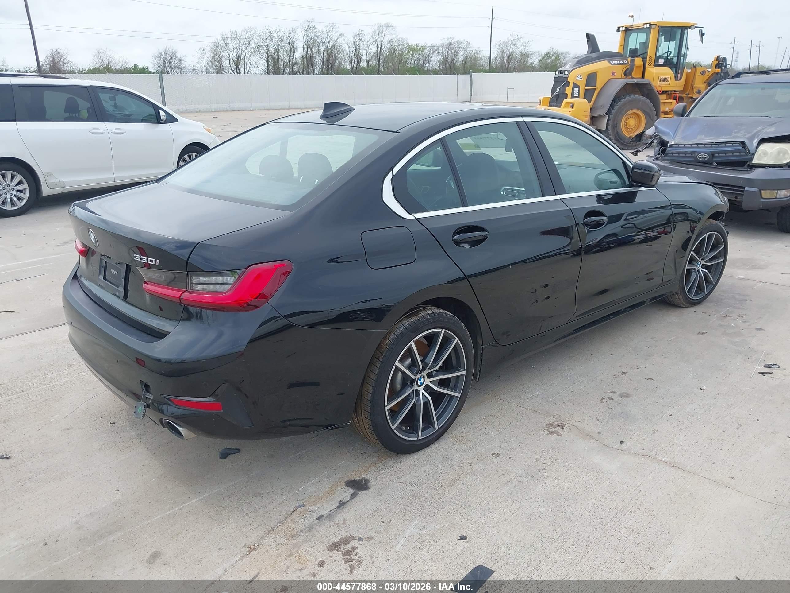 BMW 330I image 4